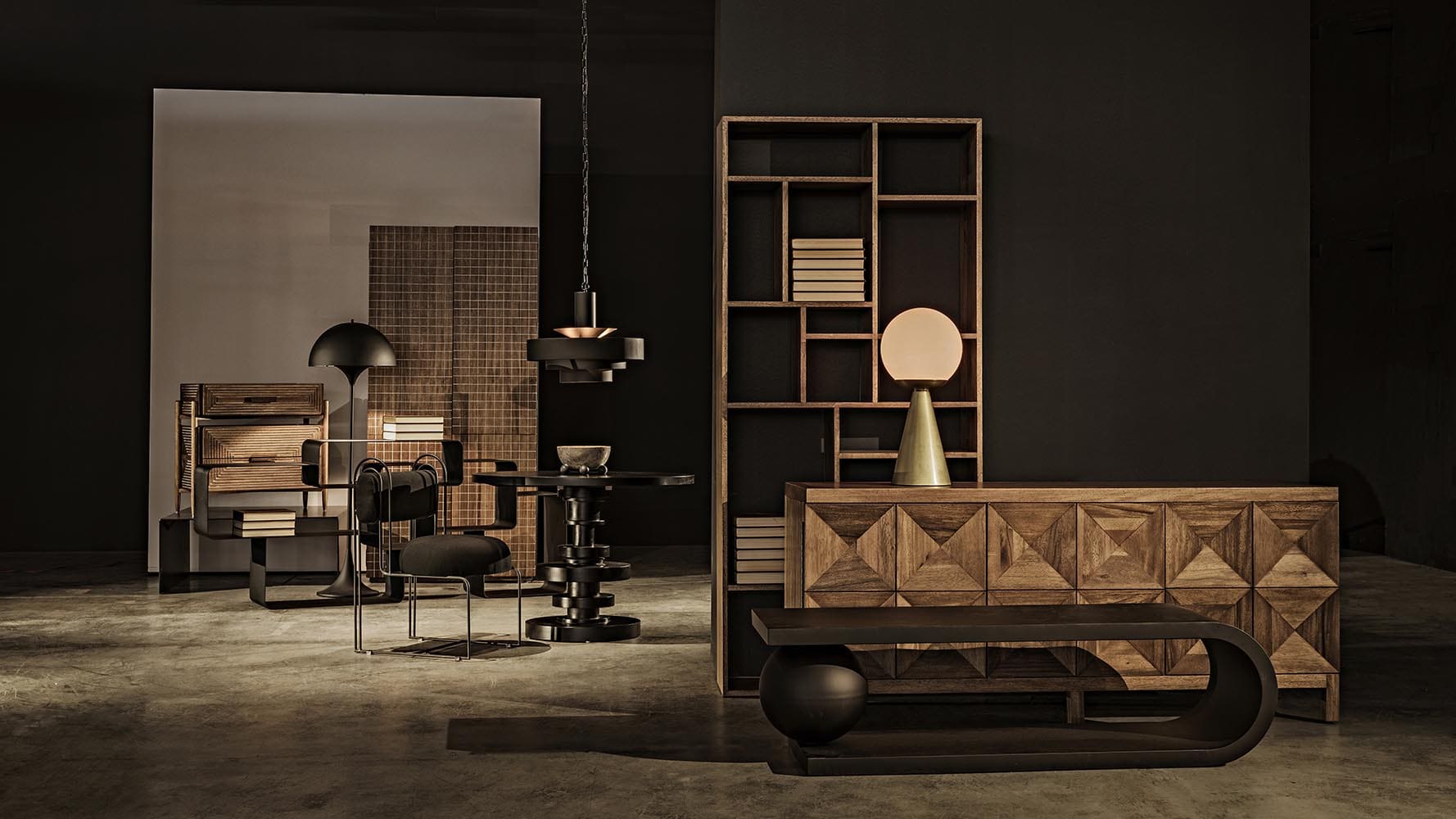 Noir Corum Round Table, Hand Rubbed Black