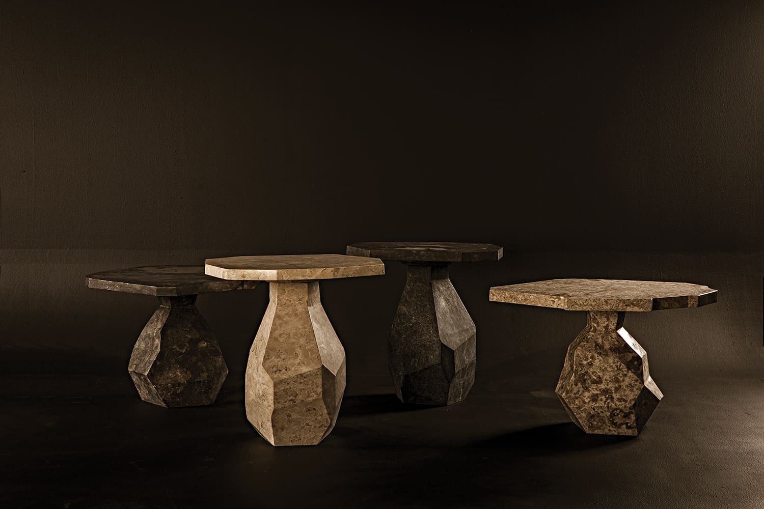 Noir Rind Table