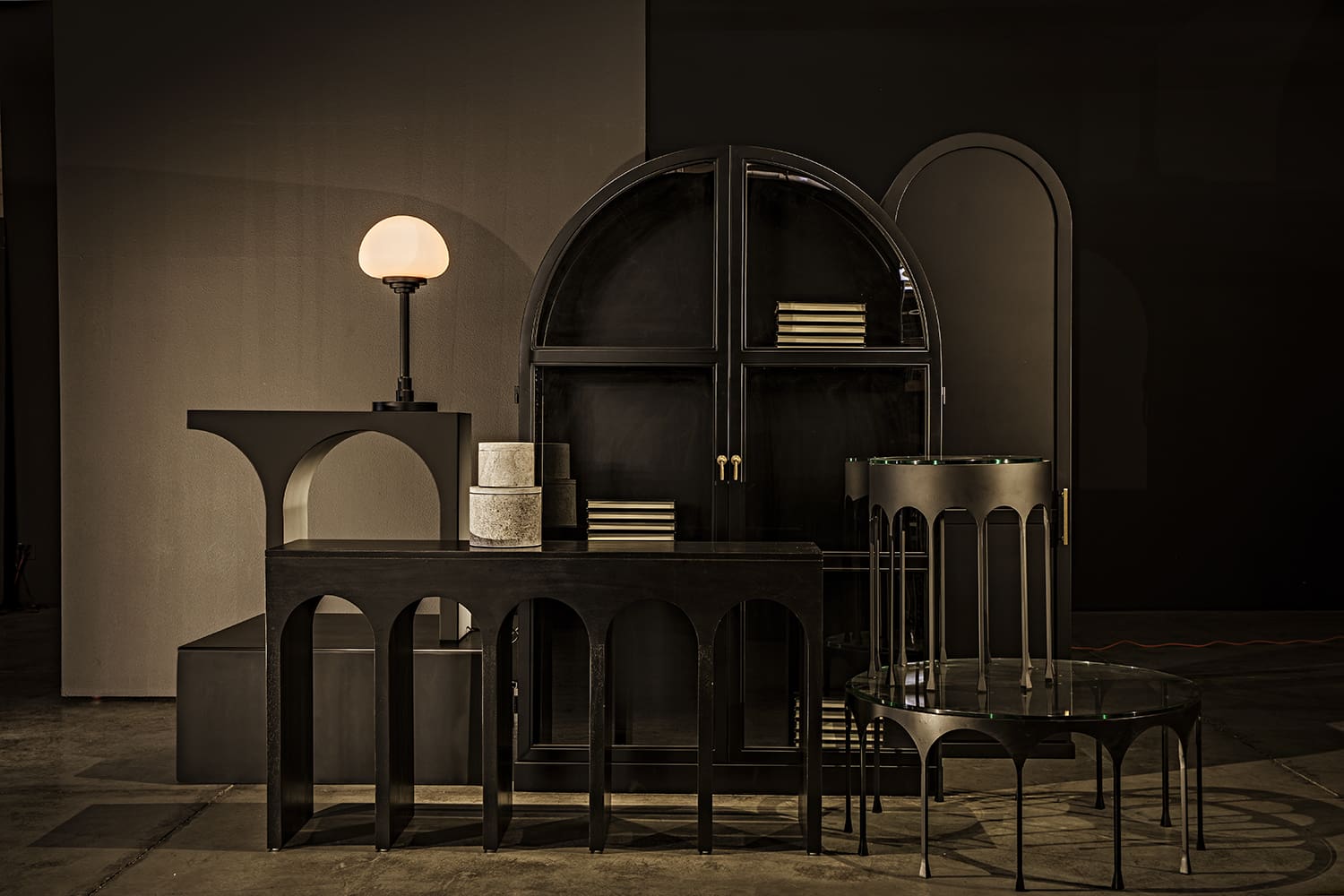 Noir Haring Hutch, Hand Rubbed Black