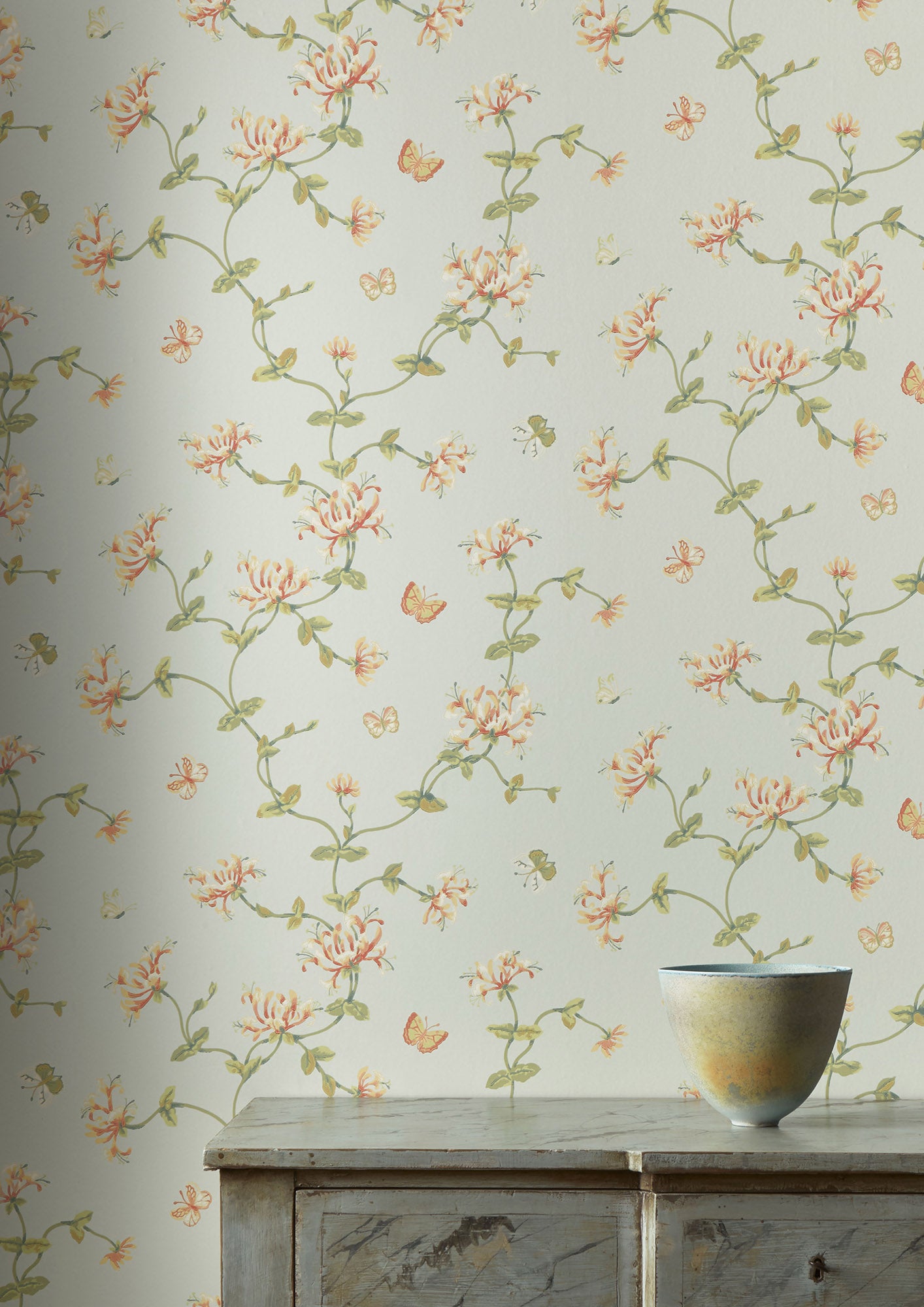 Colefax and Fowler Honeysuckle Garden Wallpaper