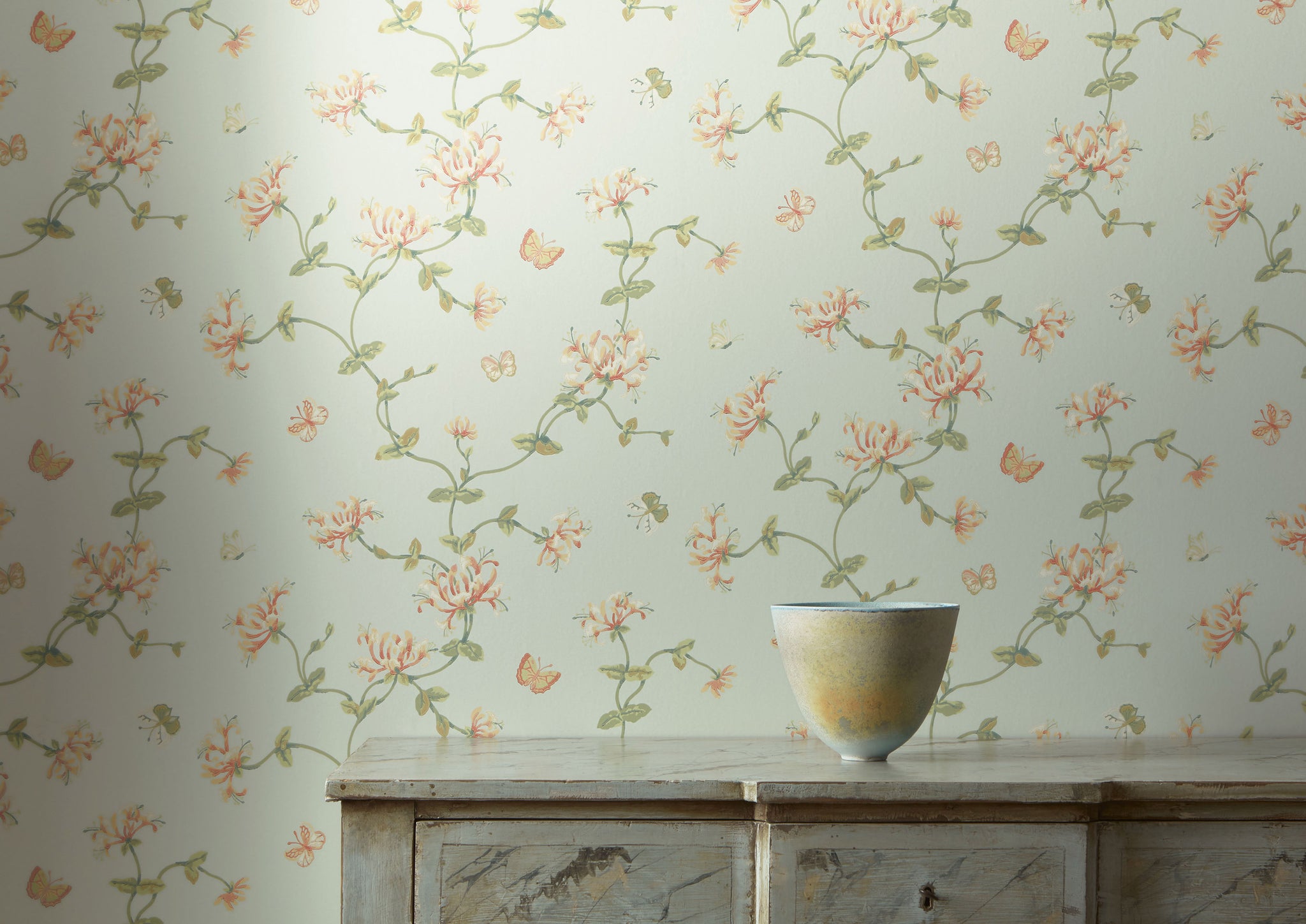 Colefax and Fowler Honeysuckle Garden Wallpaper
