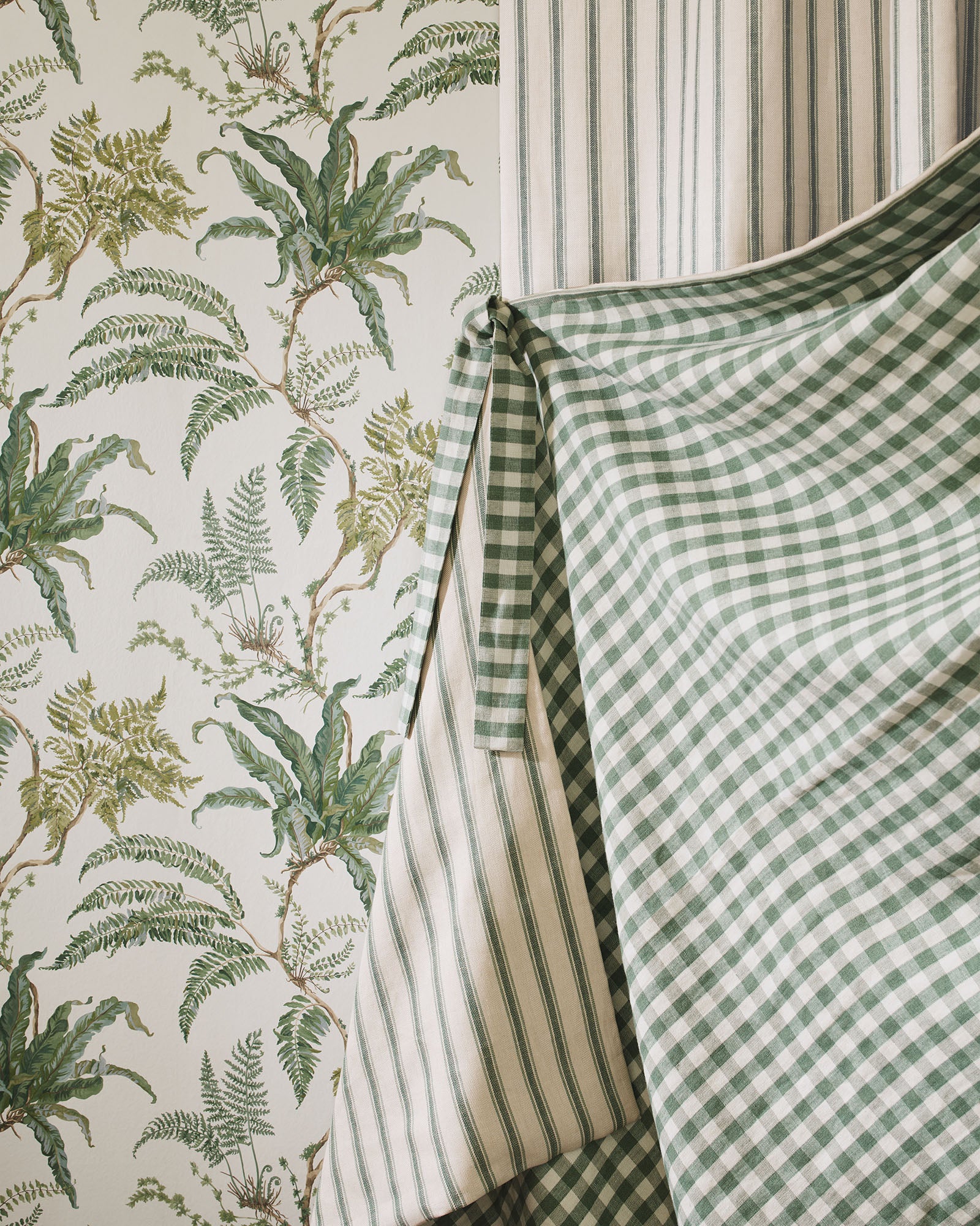 Colefax and Fowler Woodfern Wallpaper