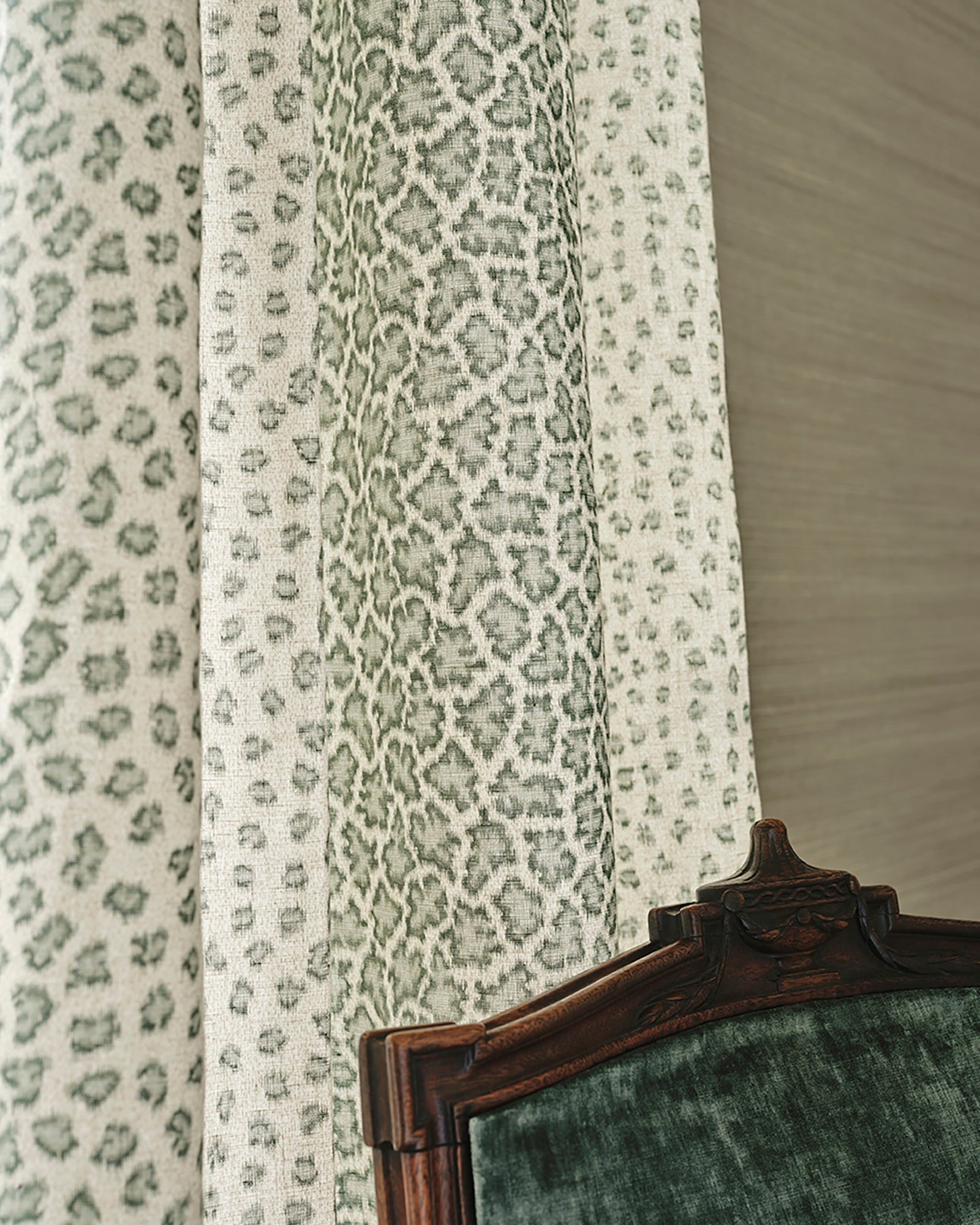 Colefax and Fowler Mystic Wallpaper