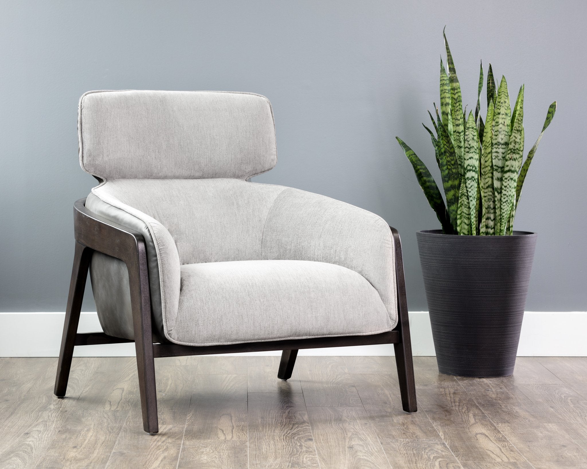 Sunpan Maximus Lounge Chair