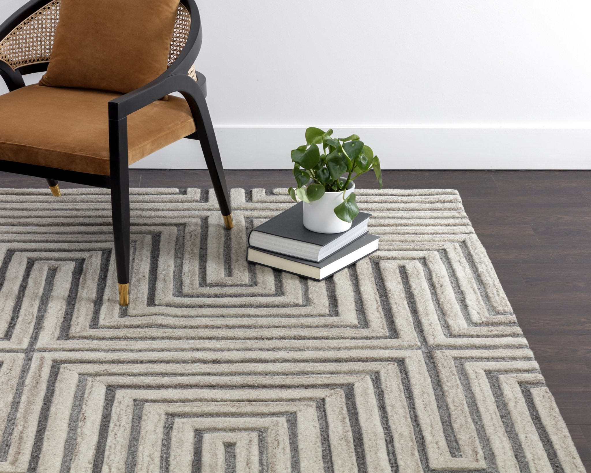 Sunpan Oslow Hand Tufted Rug Beige / Grey