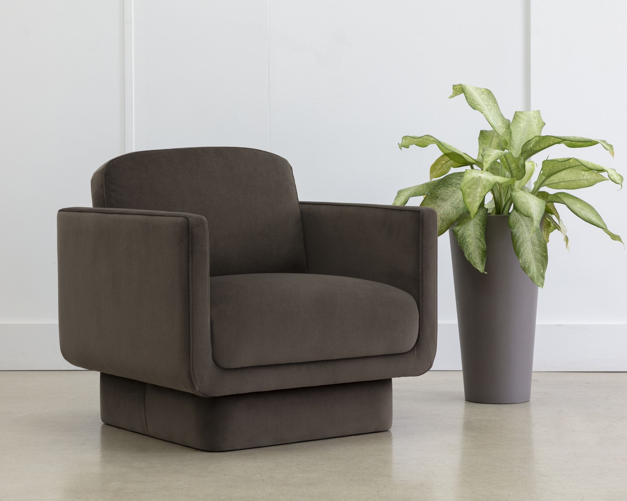 Sunpan Everton Armchair