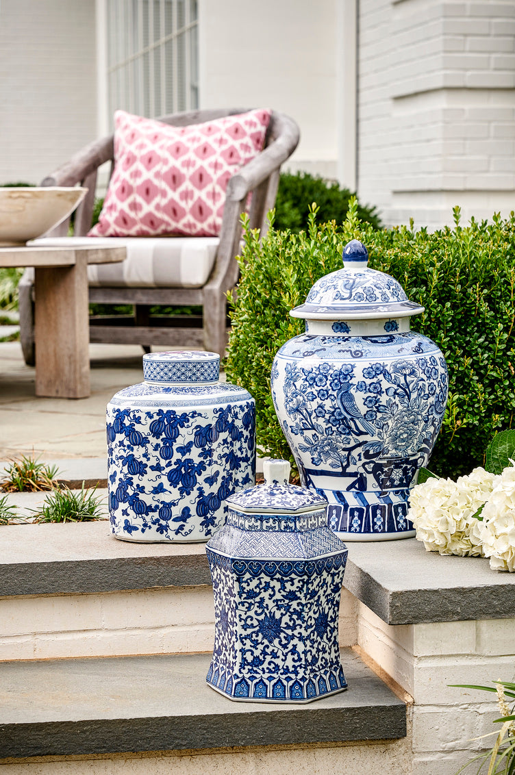 Chelsea House Tang Covered Vase