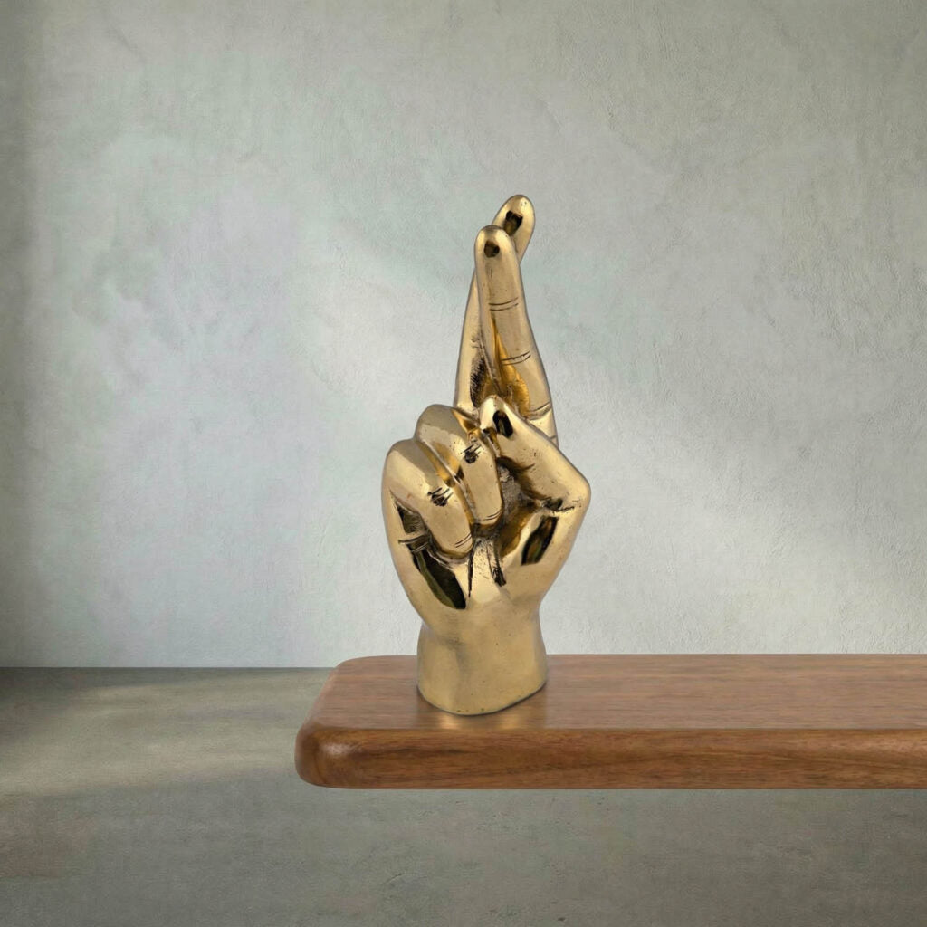 Noir Fingers Crossed, Brass