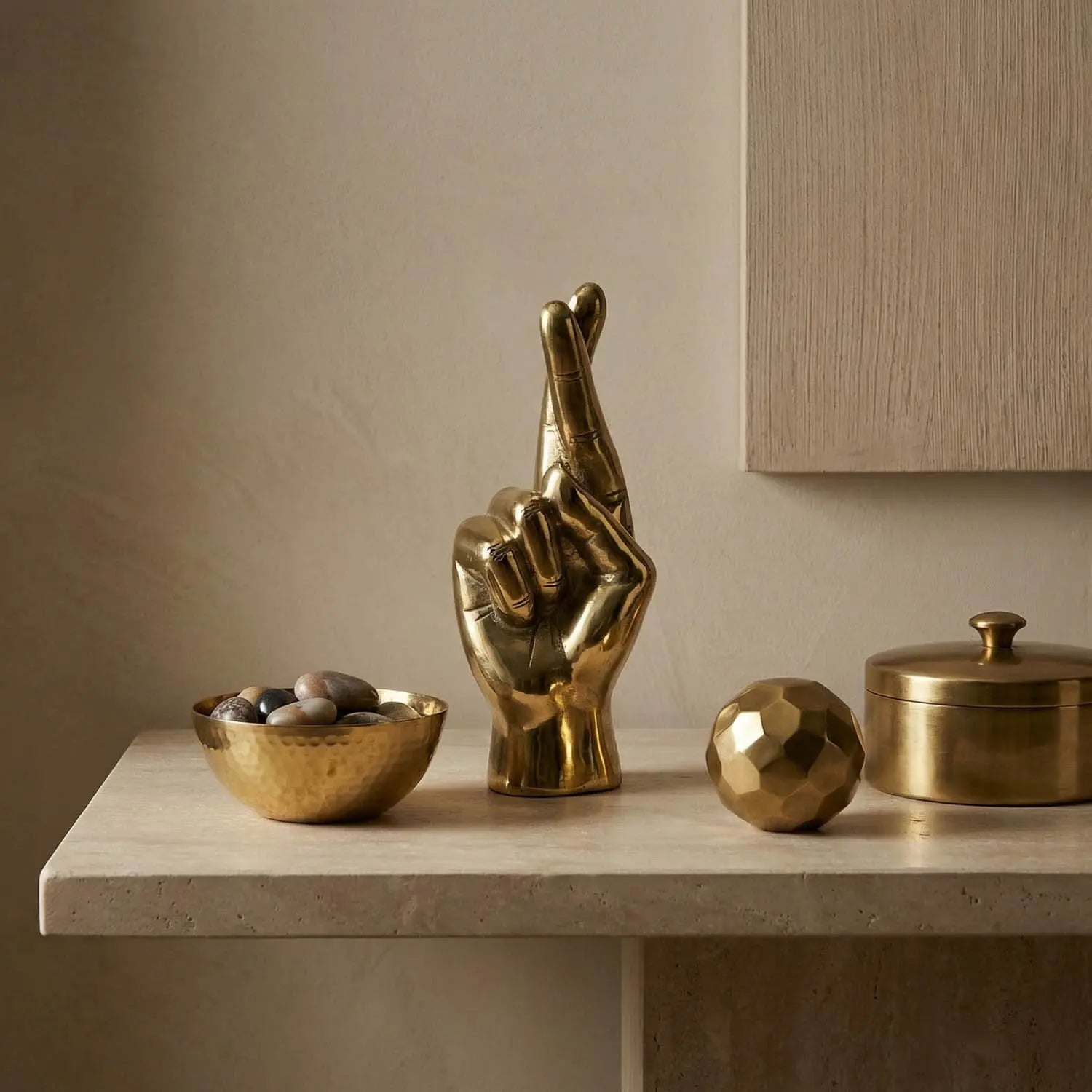 Noir Fingers Crossed, Brass