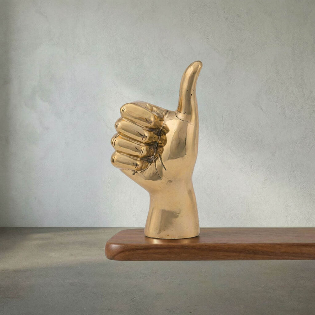 Noir Thumbs Up, Brass