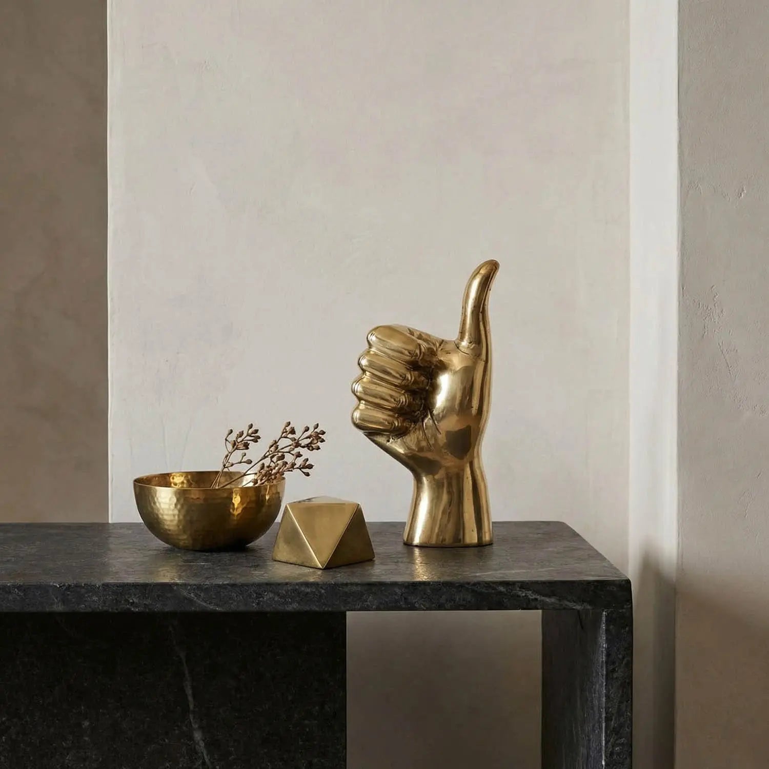 Noir Thumbs Up, Brass