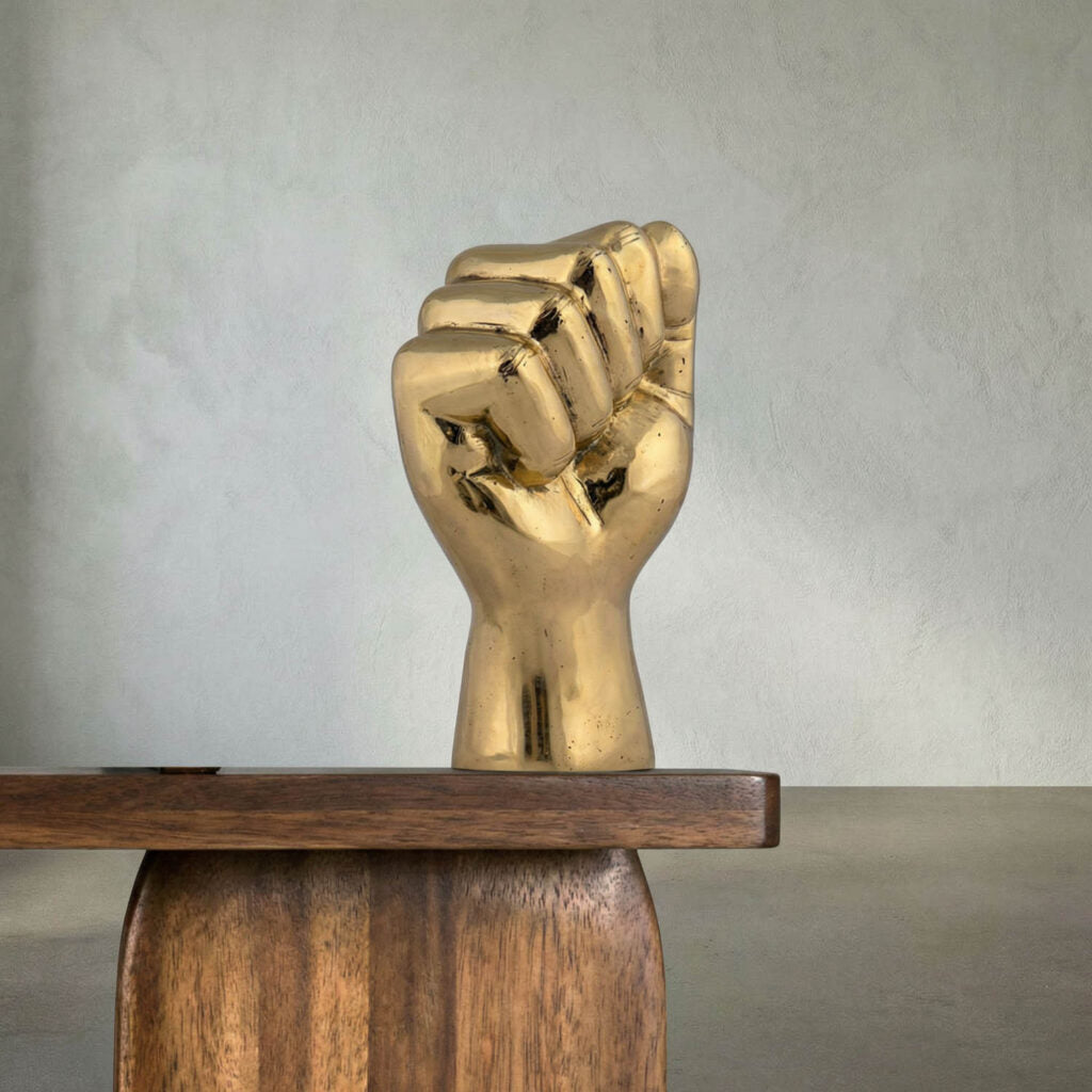 Noir The Solidarity Fist, Brass