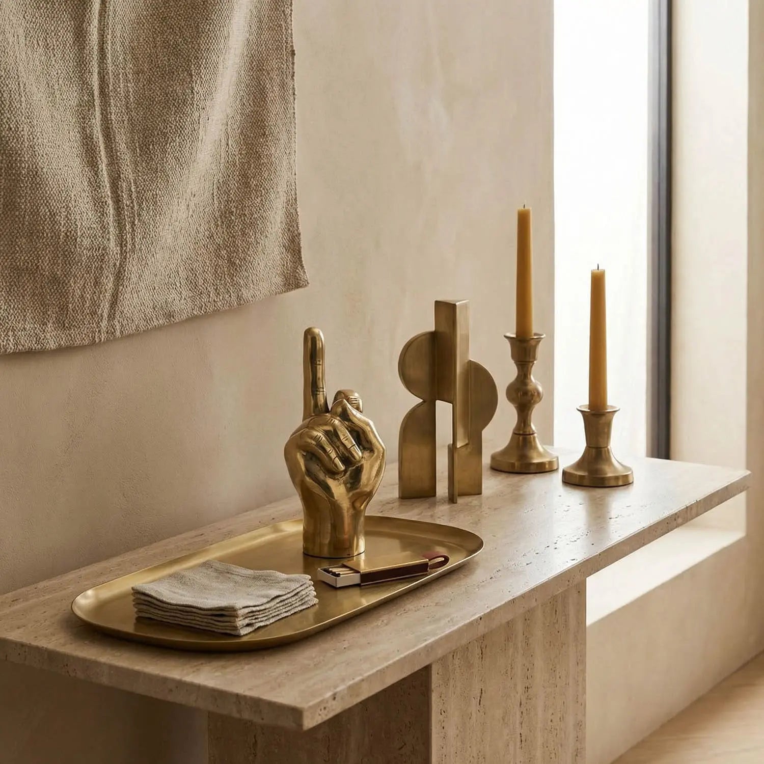 Noir The Finger, Brass