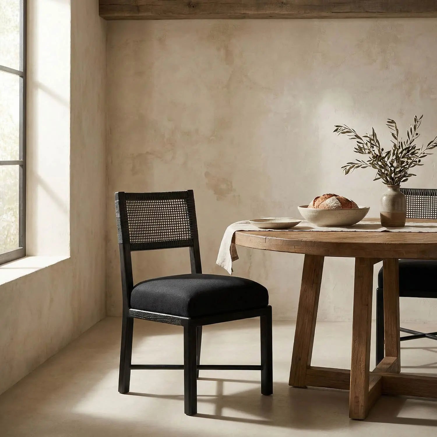Noir Lobos Chair, Charcoal Black