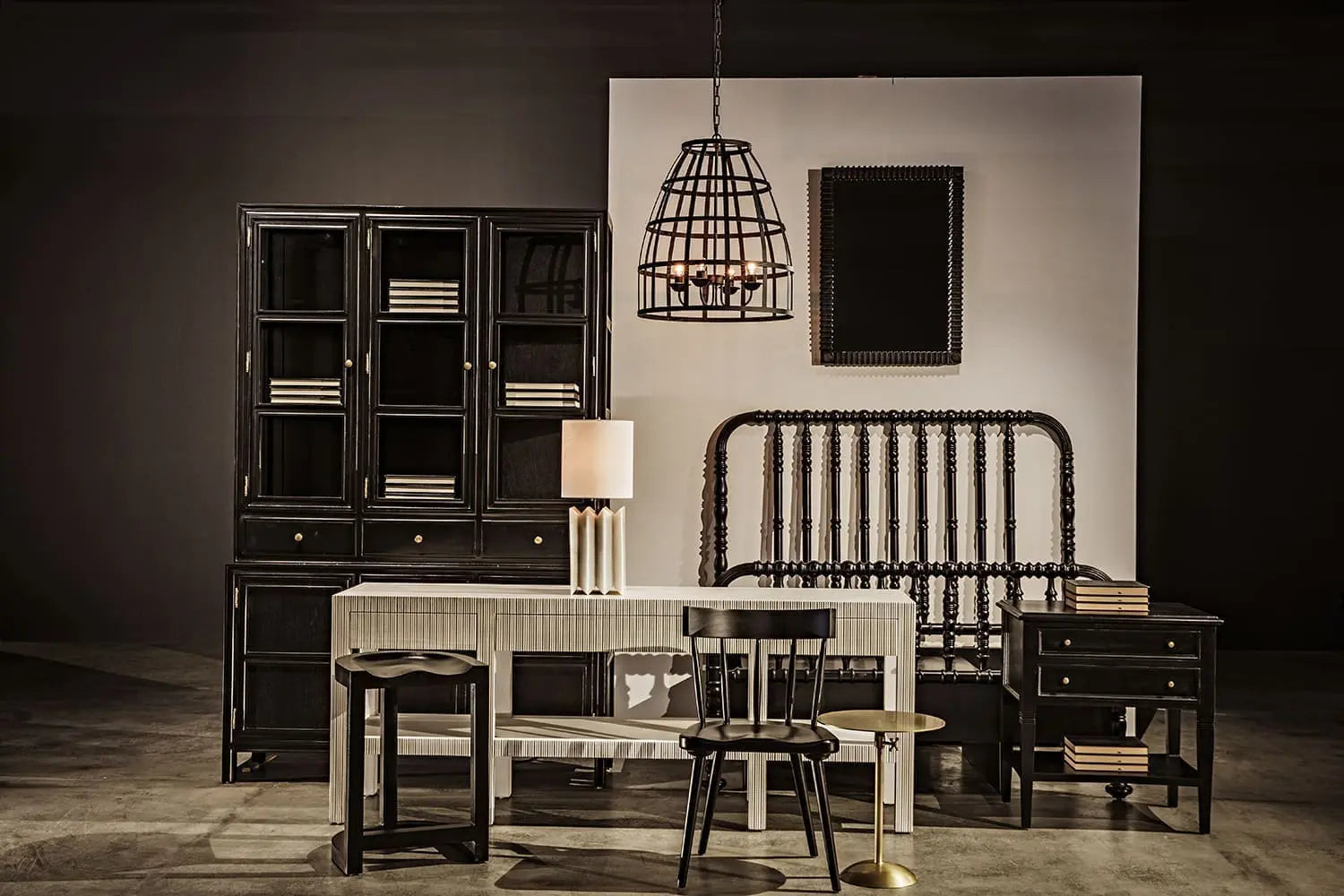 Noir Colonial Hutch