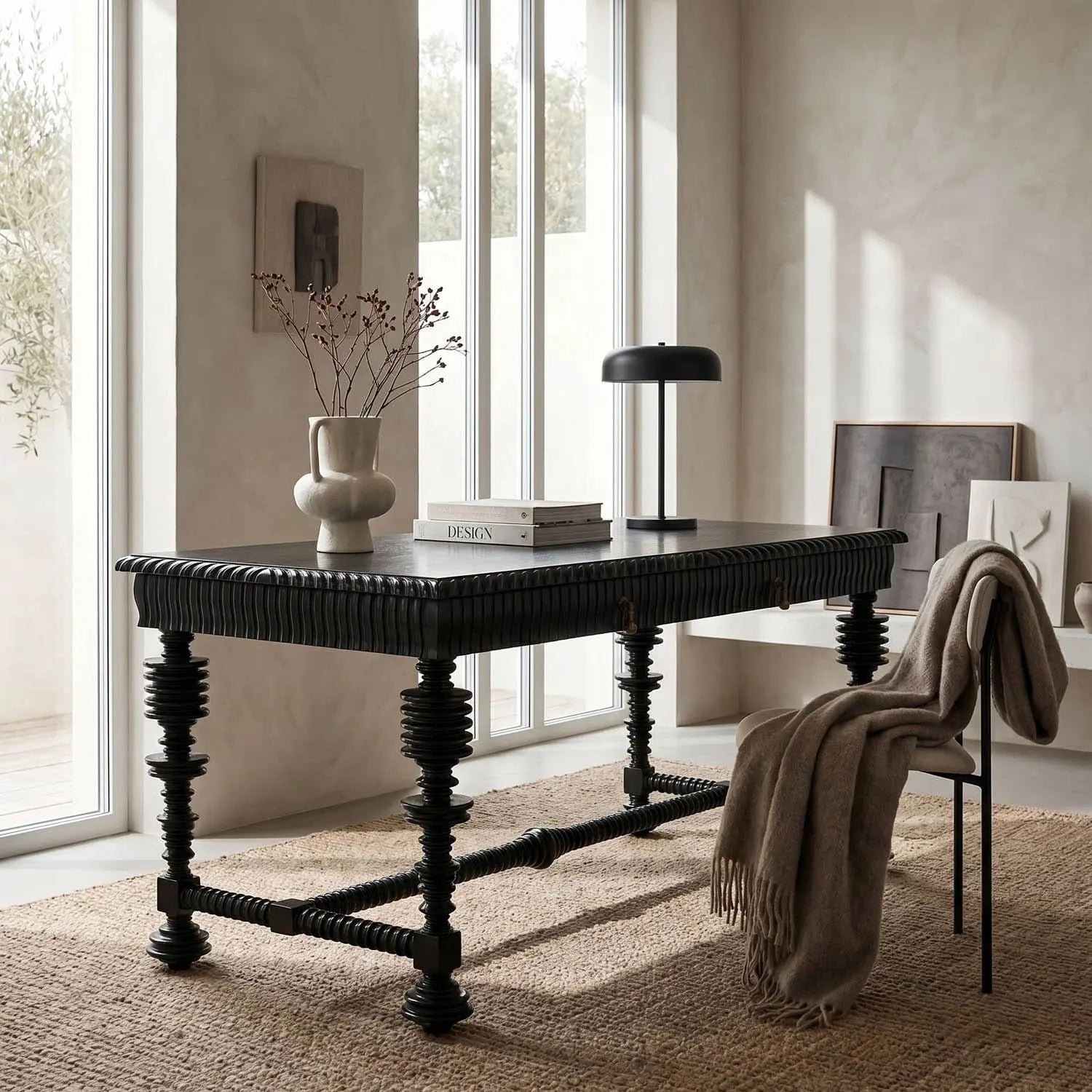 Noir Portuguese Desk