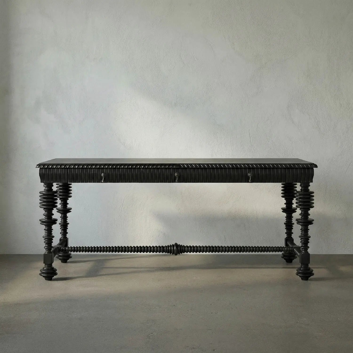 Noir Portuguese Desk