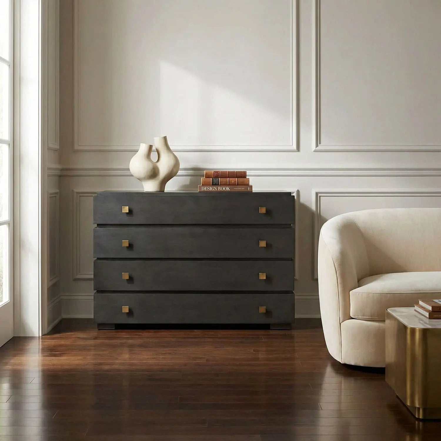 Noir Hofman Dresser, Pale