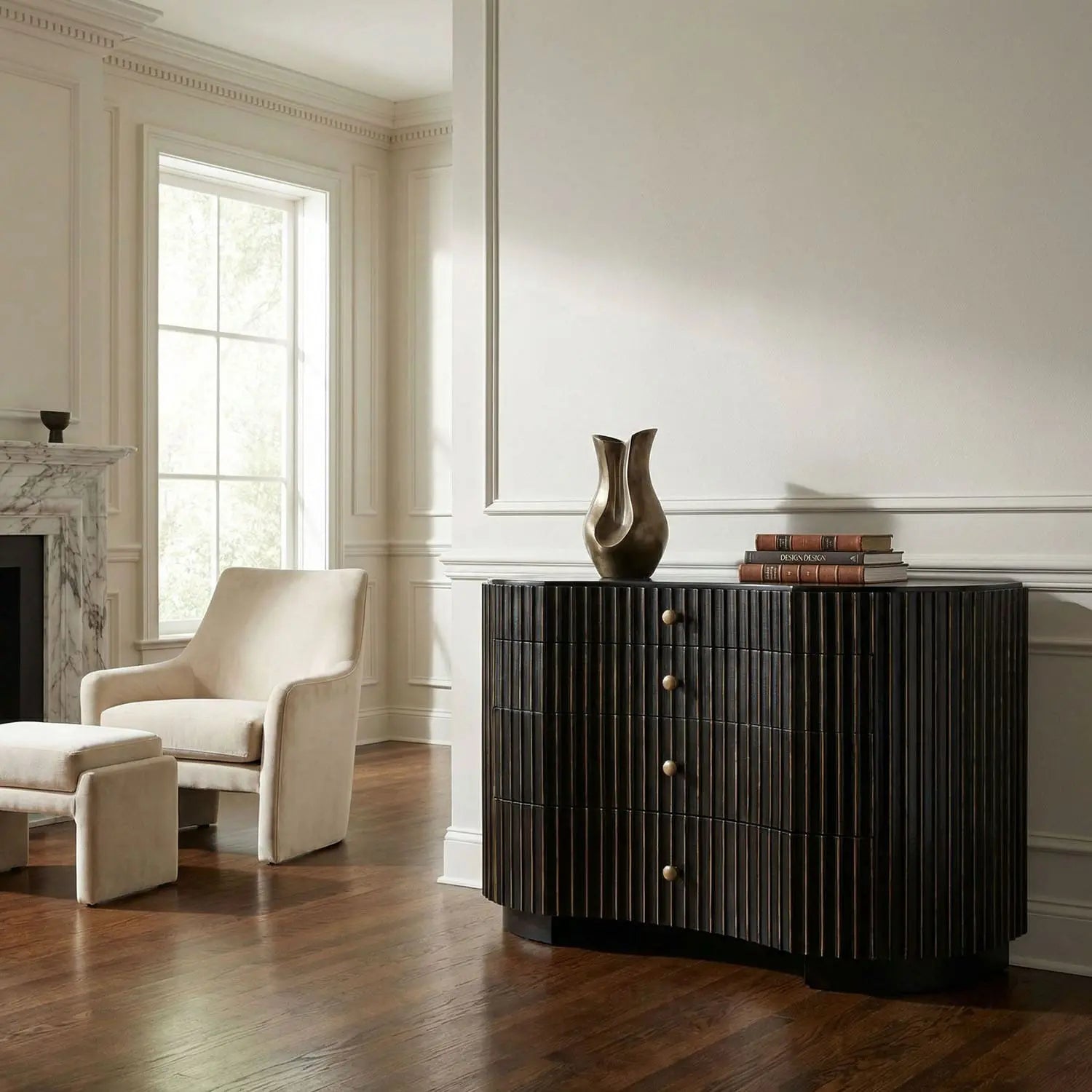 Noir Irene Dresser