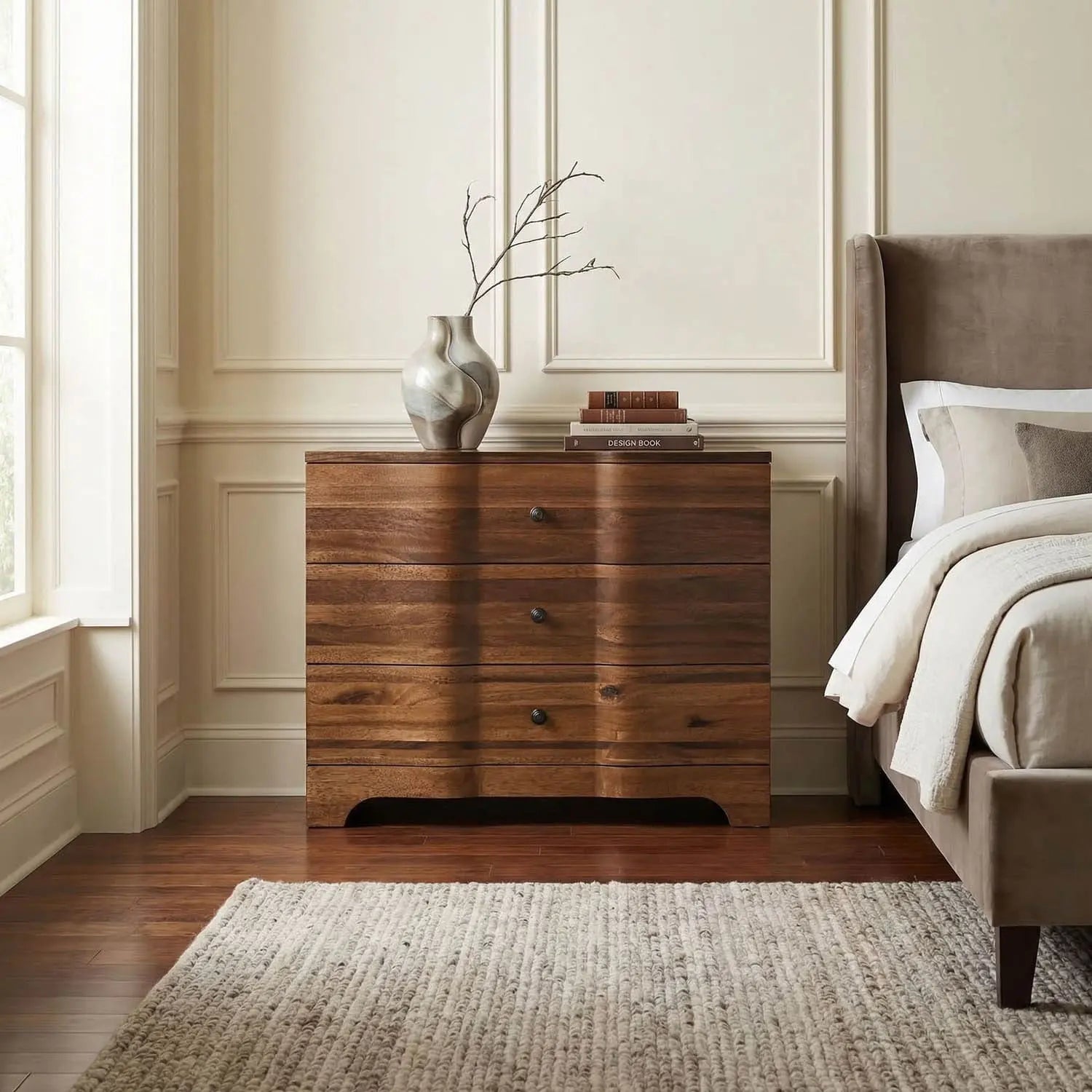 Noir Claudie Chest