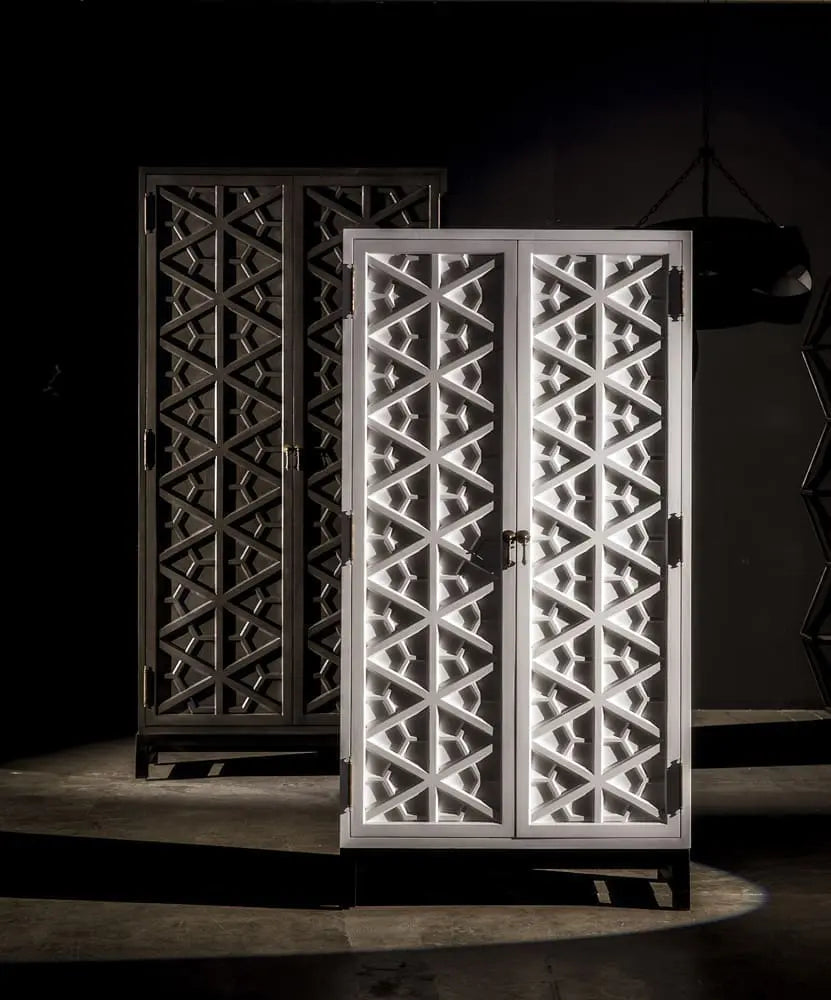 Noir Maharadscha Hutch, Pale