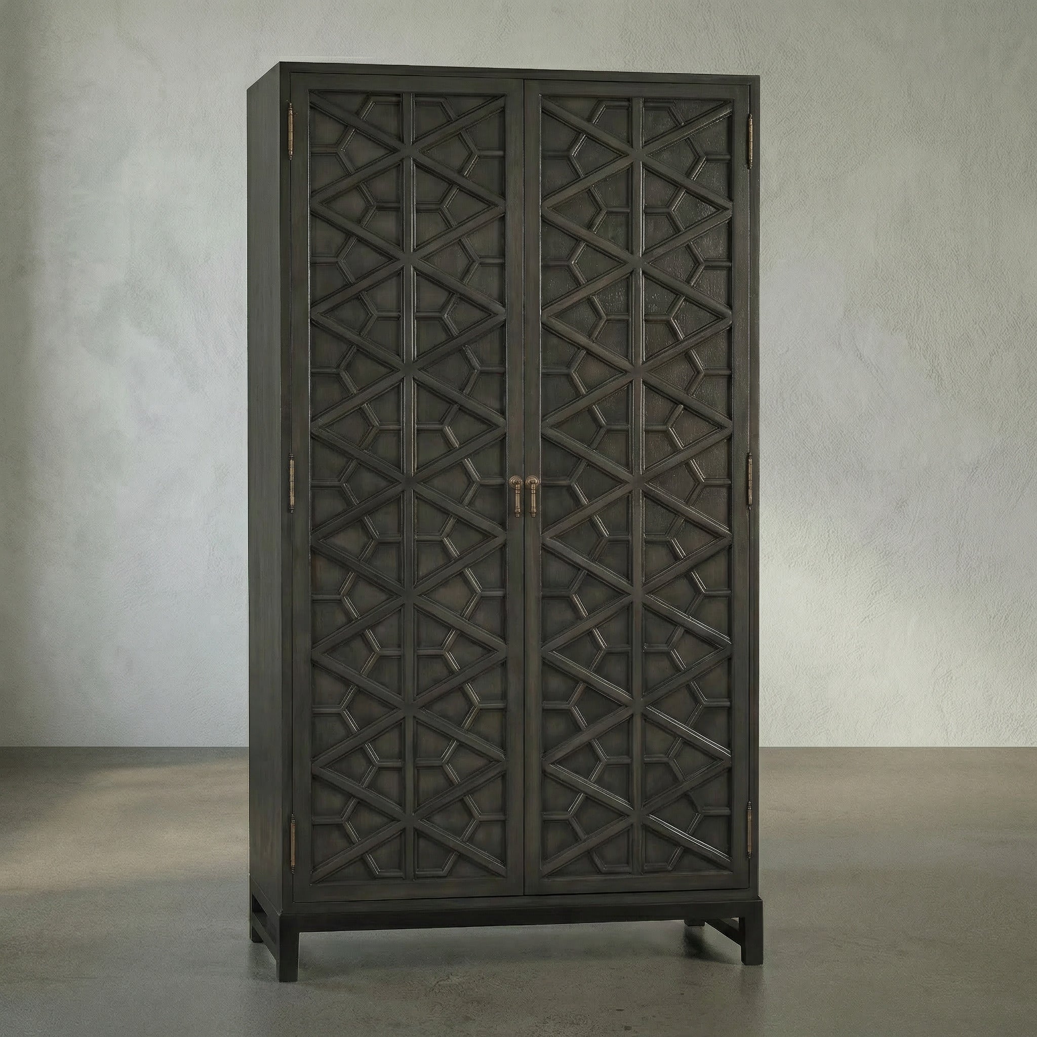 Noir Maharadscha Hutch, Pale