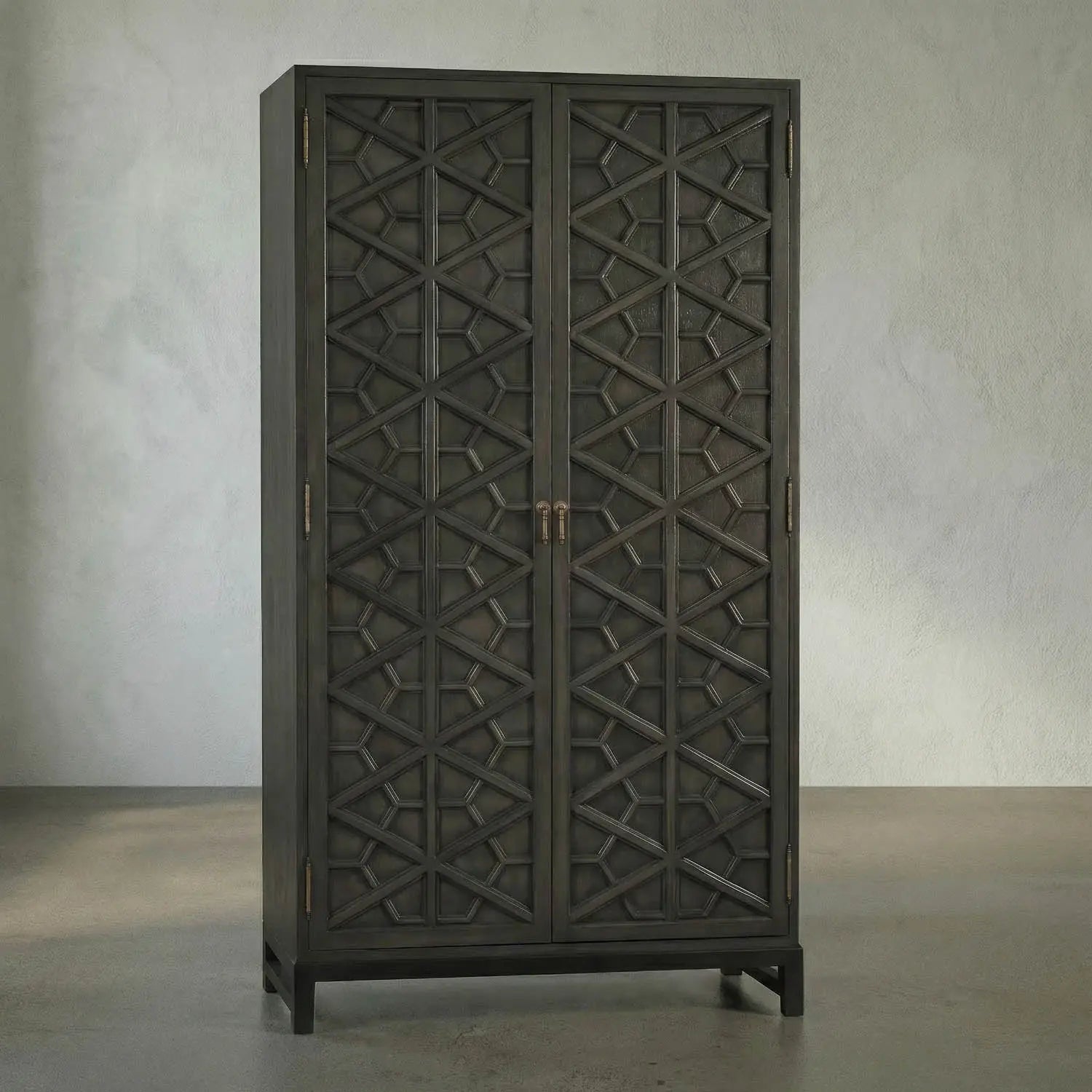Noir Maharadscha Hutch, Pale
