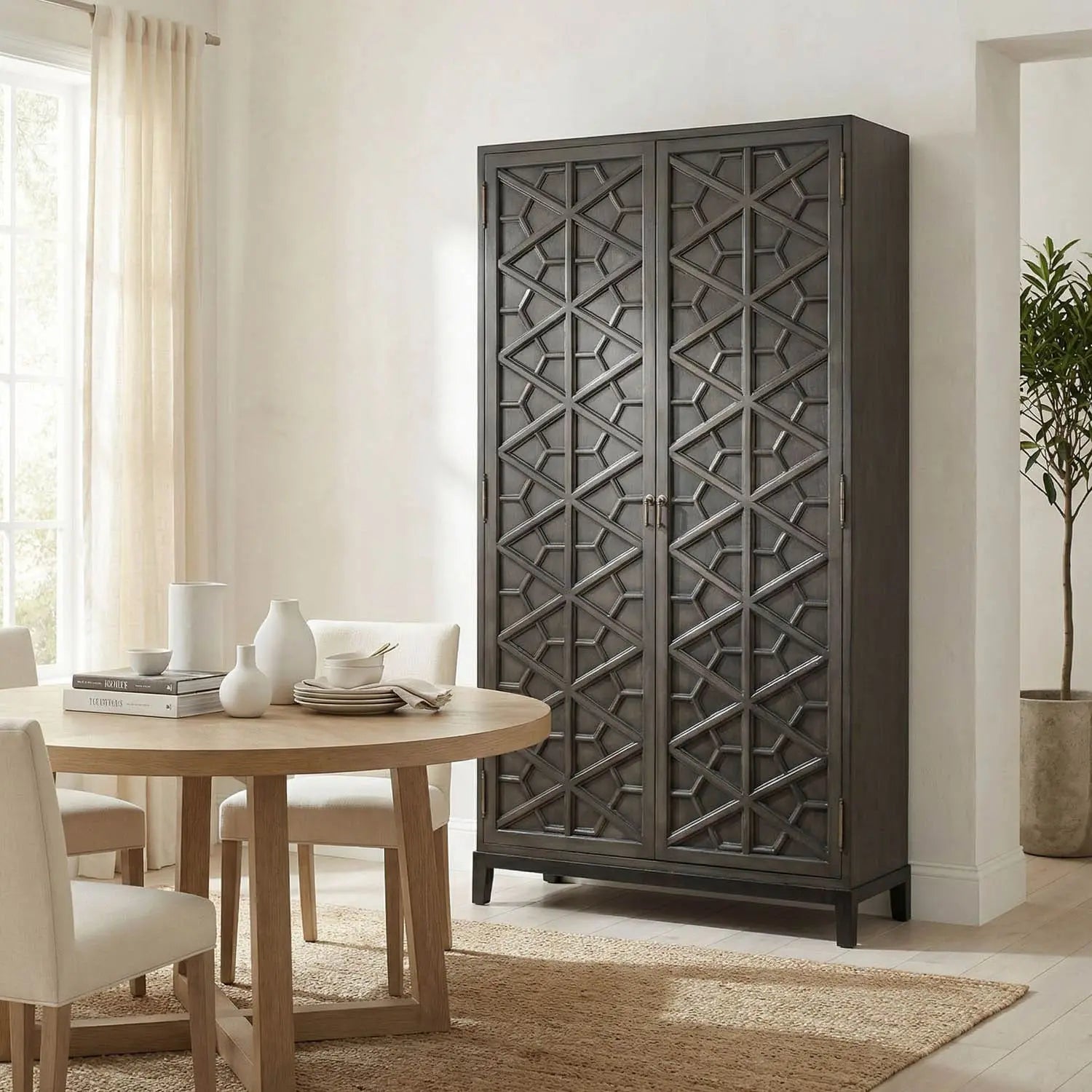 Noir Maharadscha Hutch, Pale