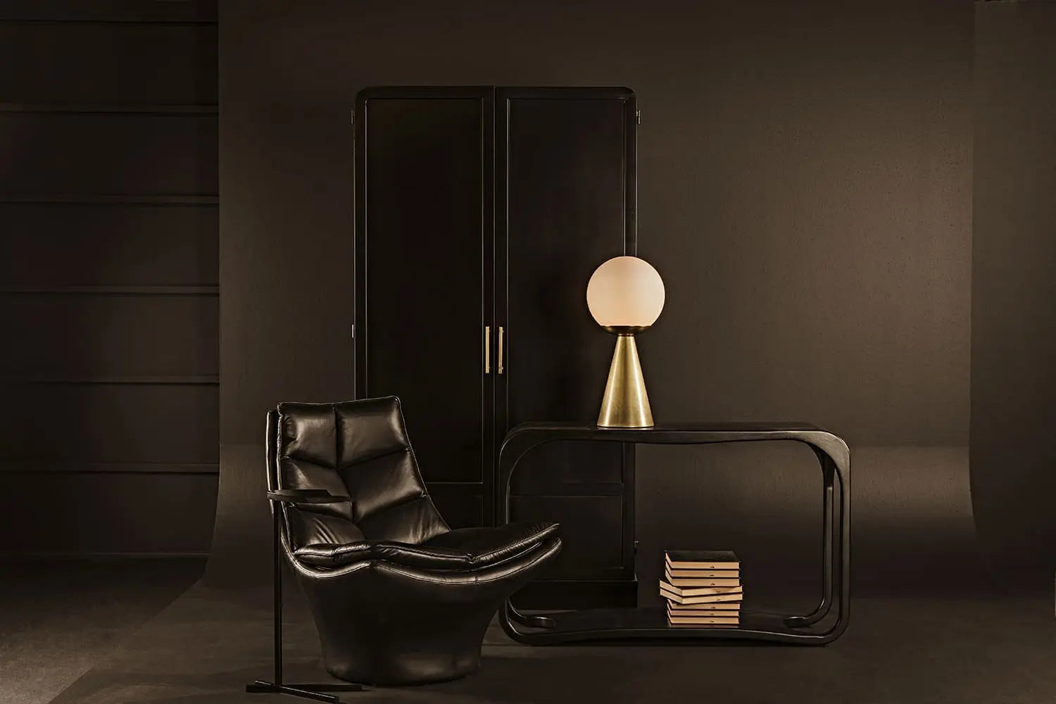 Noir Tresor Hutch