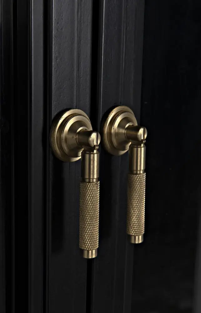 Noir Yoke Hutch