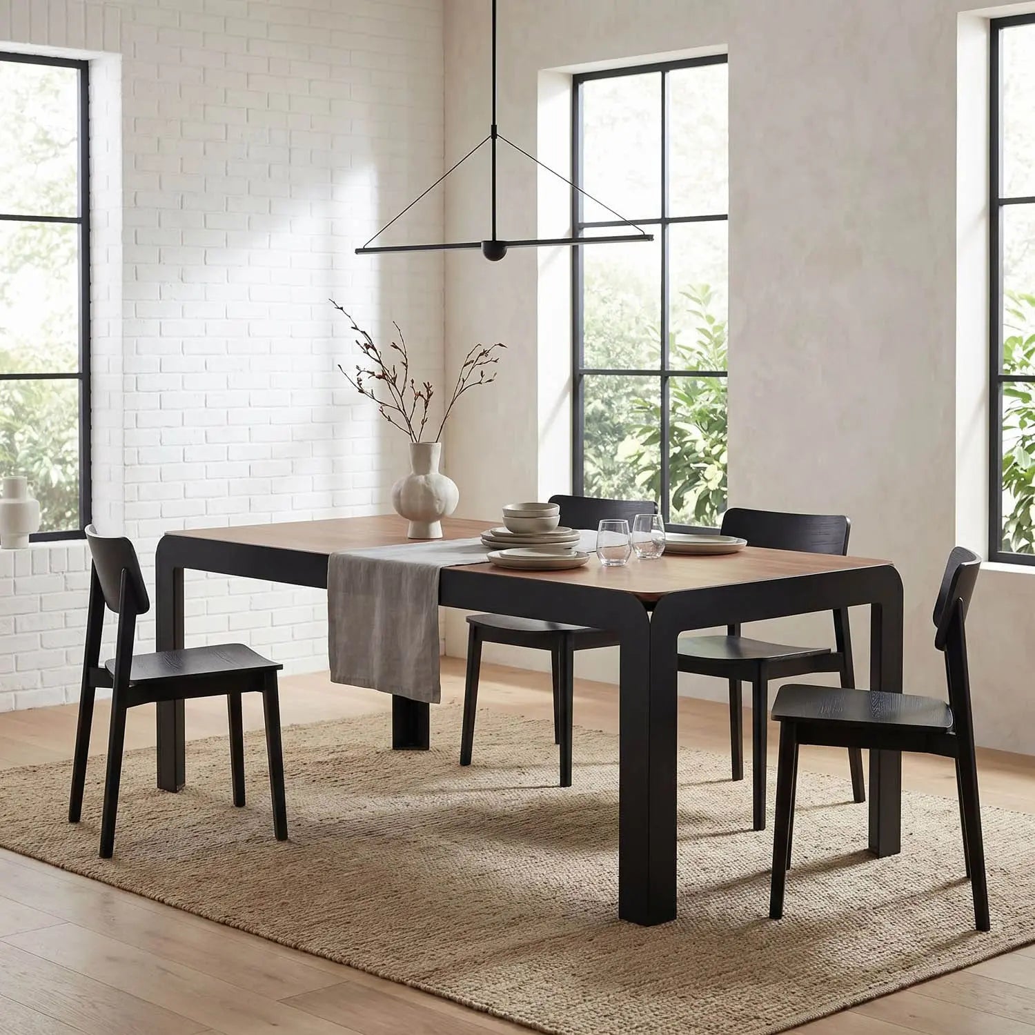 Noir Alexei Table