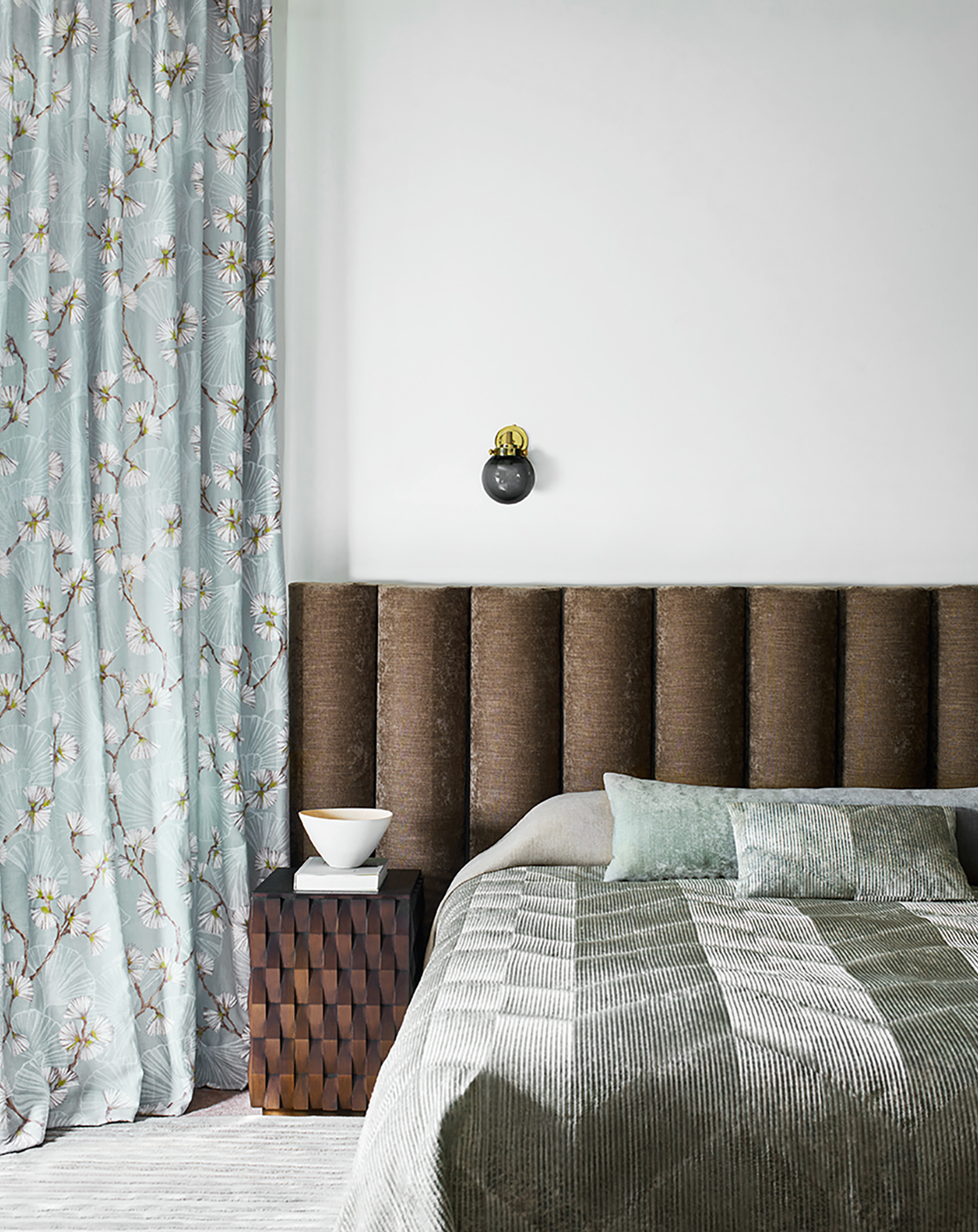 Colefax and Fowler Snow Flower Fabric
