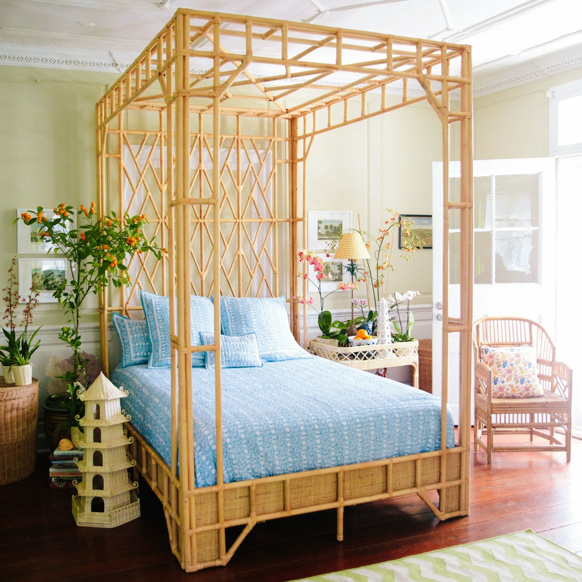 Chelsea House Amanda Lindroth Paradise Canopy Bed