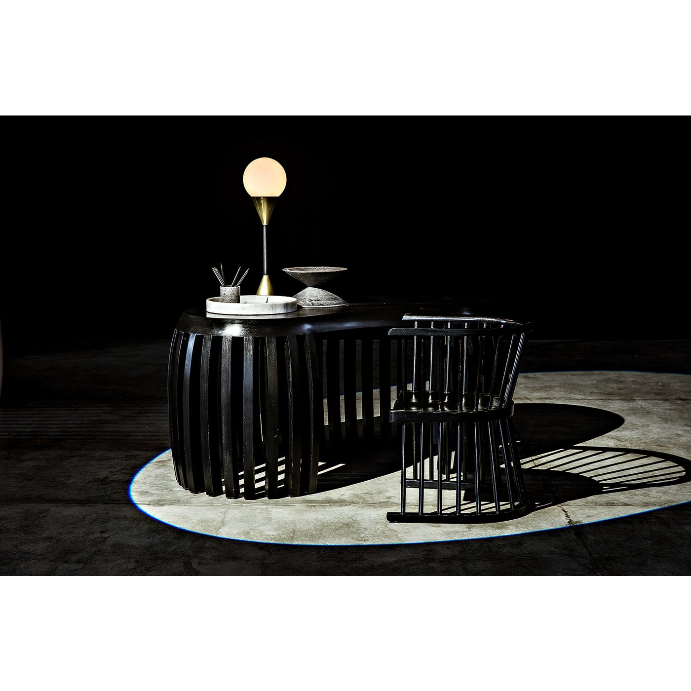 Noir 16" Round Tray
