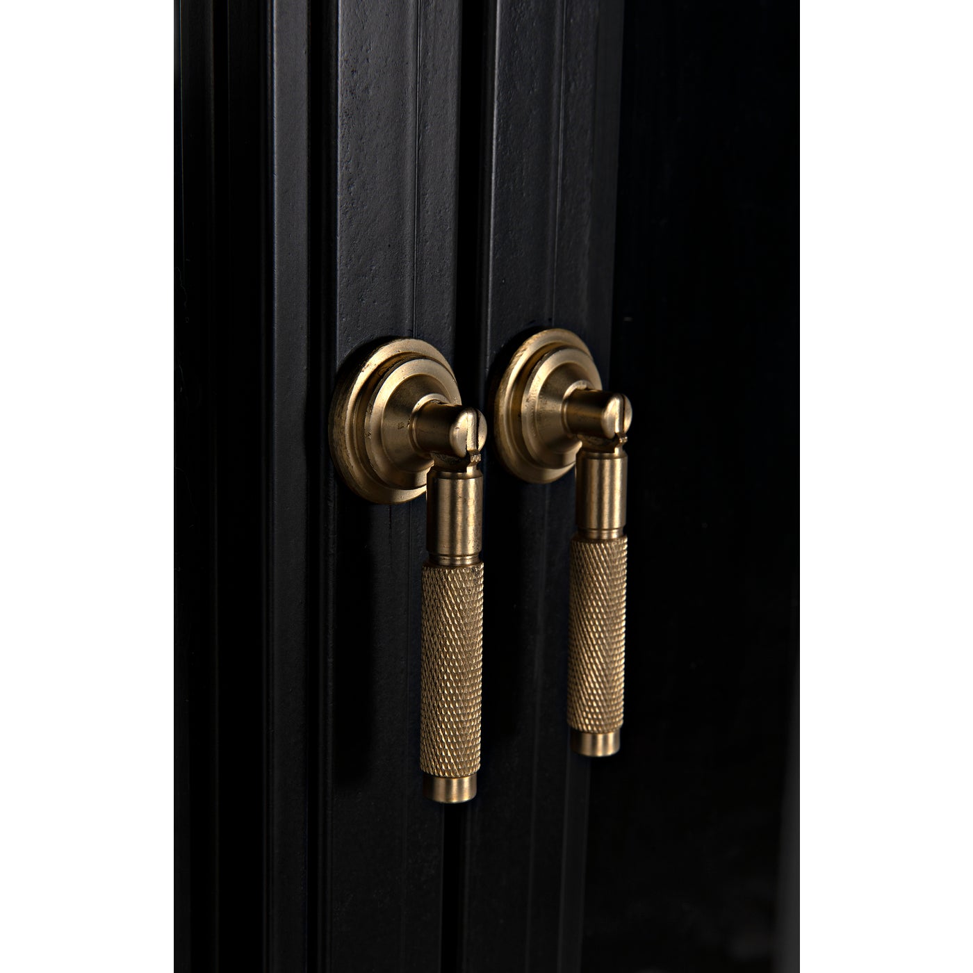 Noir Yoke Hutch
