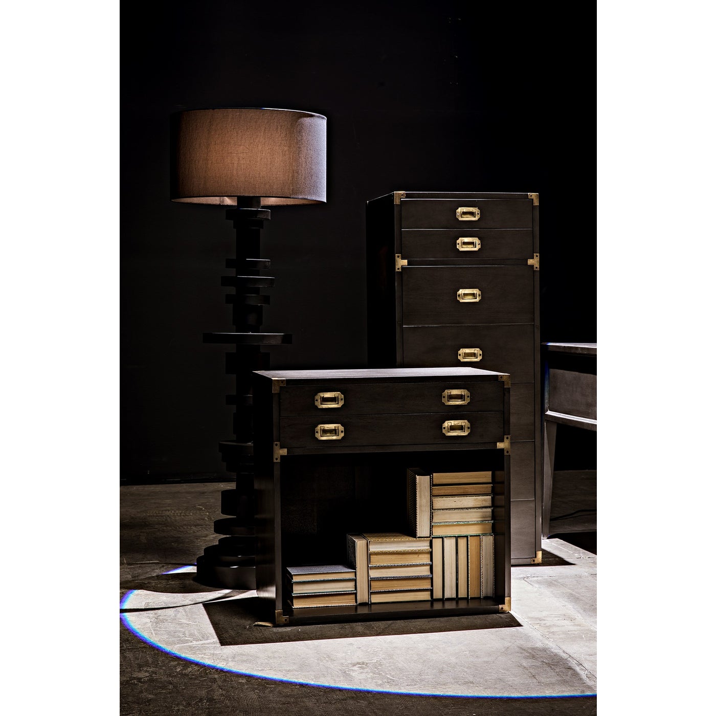 Noir Campaign Chest, Pale