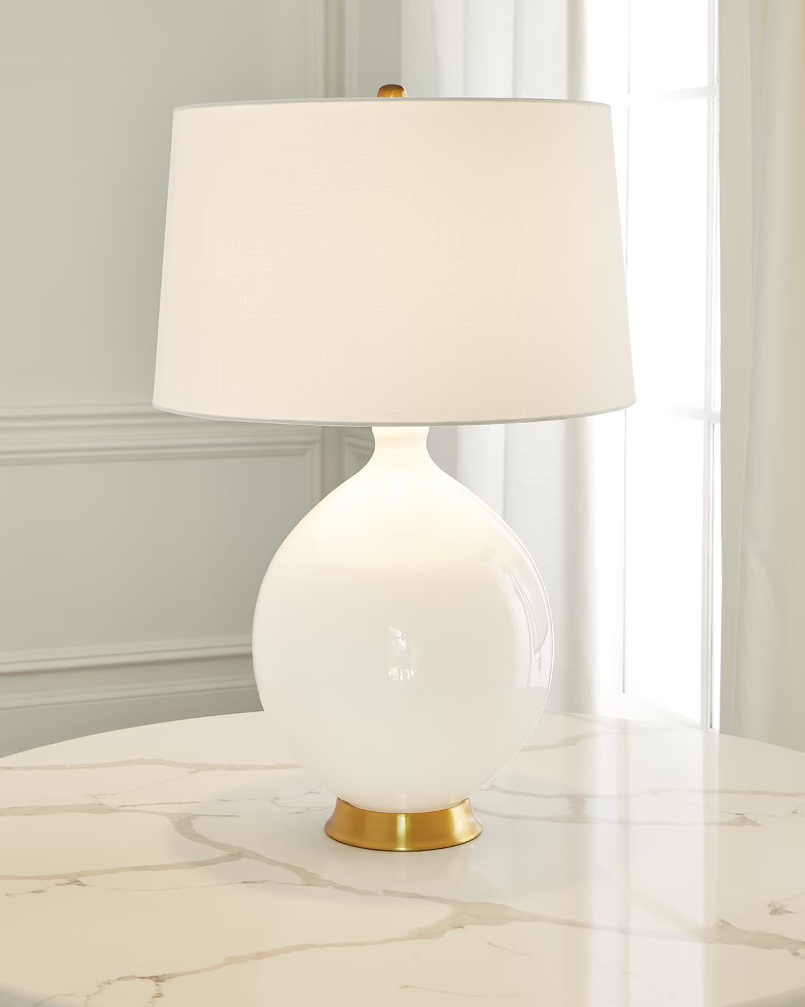 Old World Design Weston Round Glass Lamp