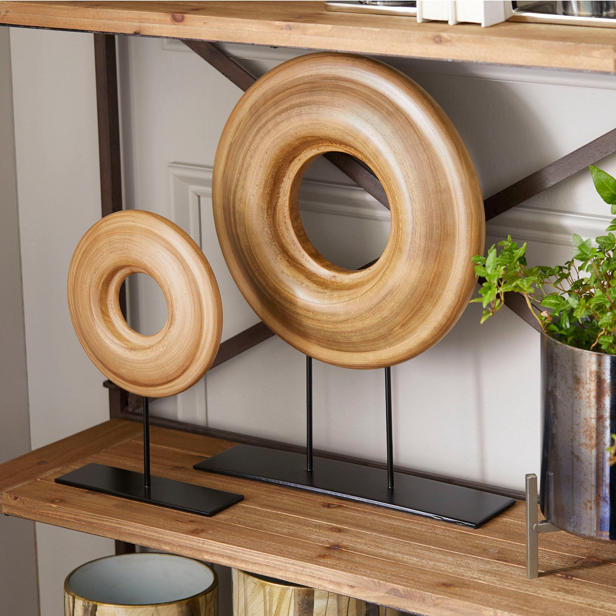 Large Redondo Wand By Cyan Design