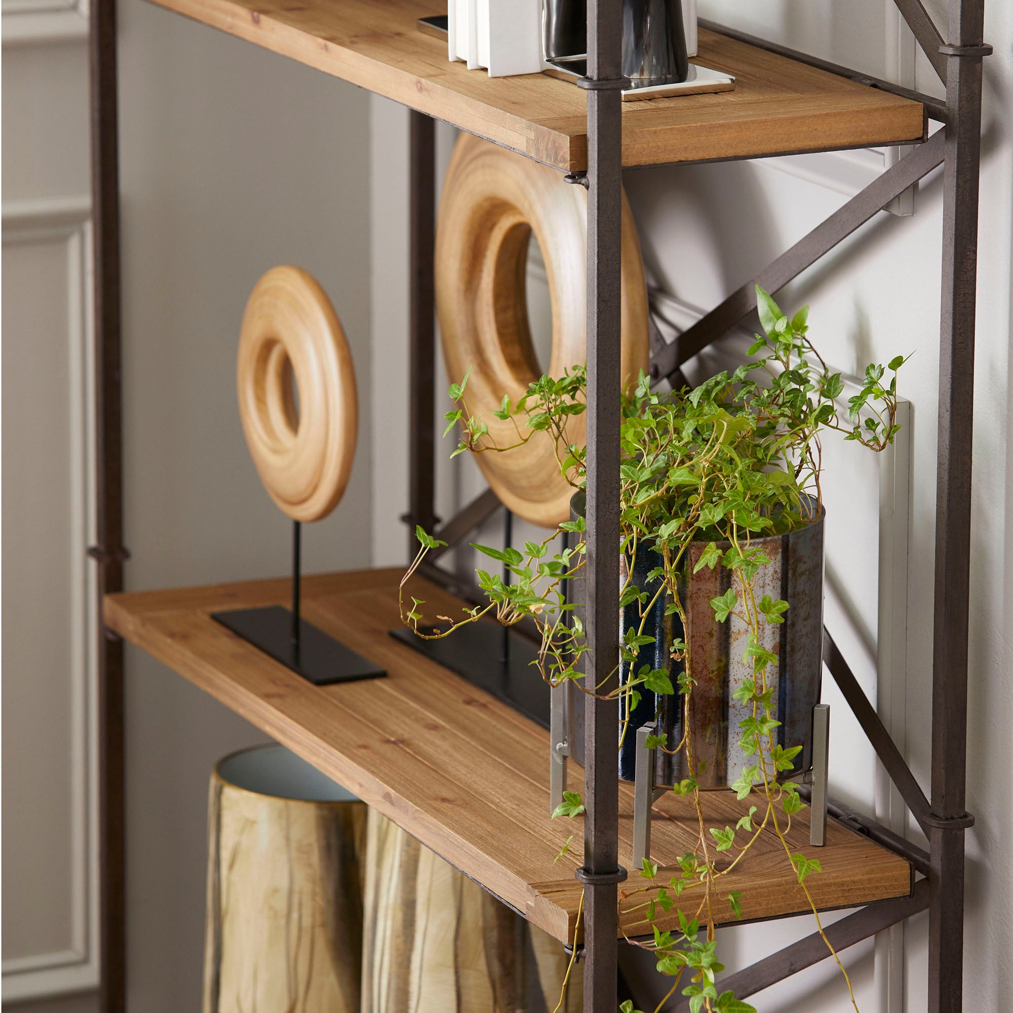 Large Redondo Wand By Cyan Design