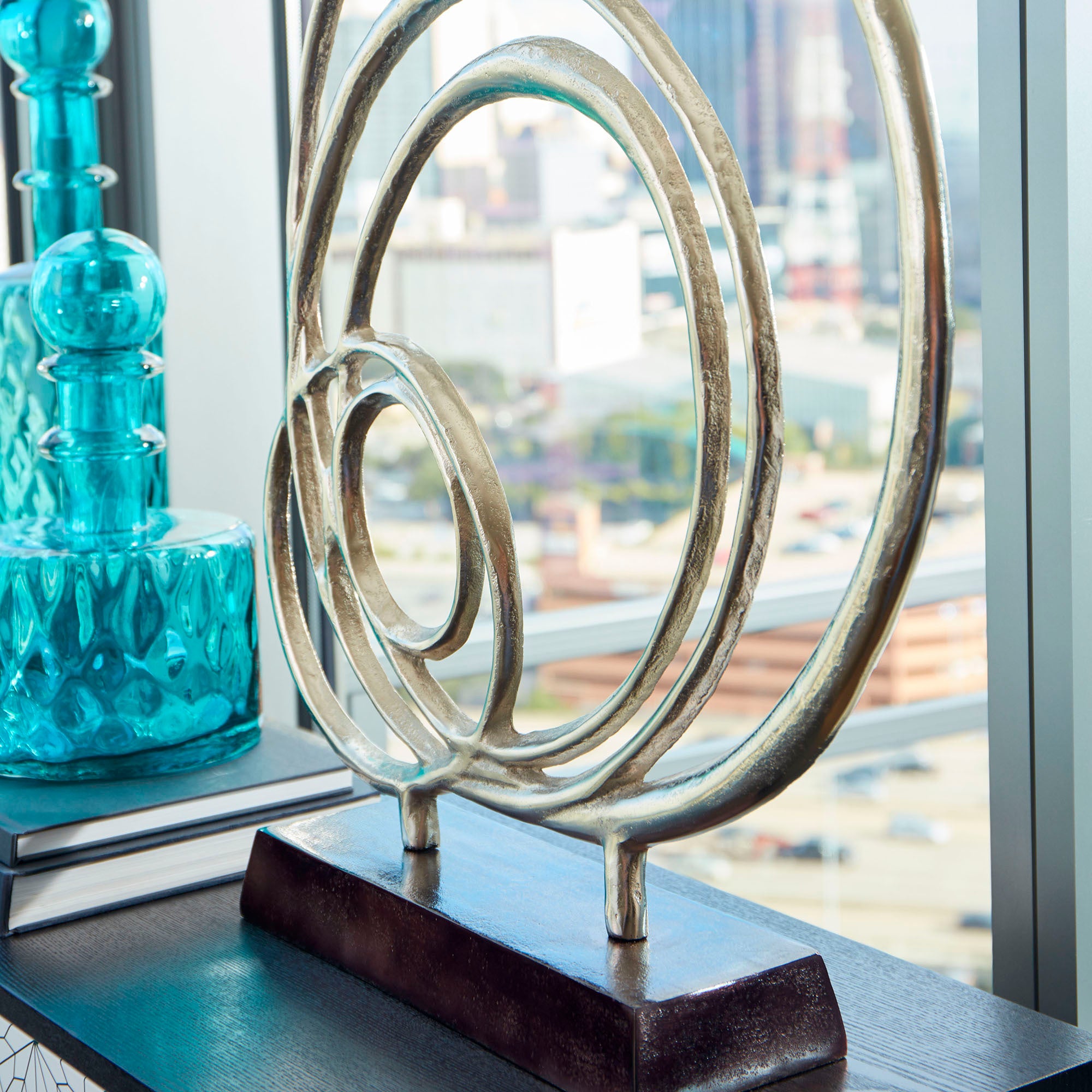 Lipsice Sculpture By Cyan Design