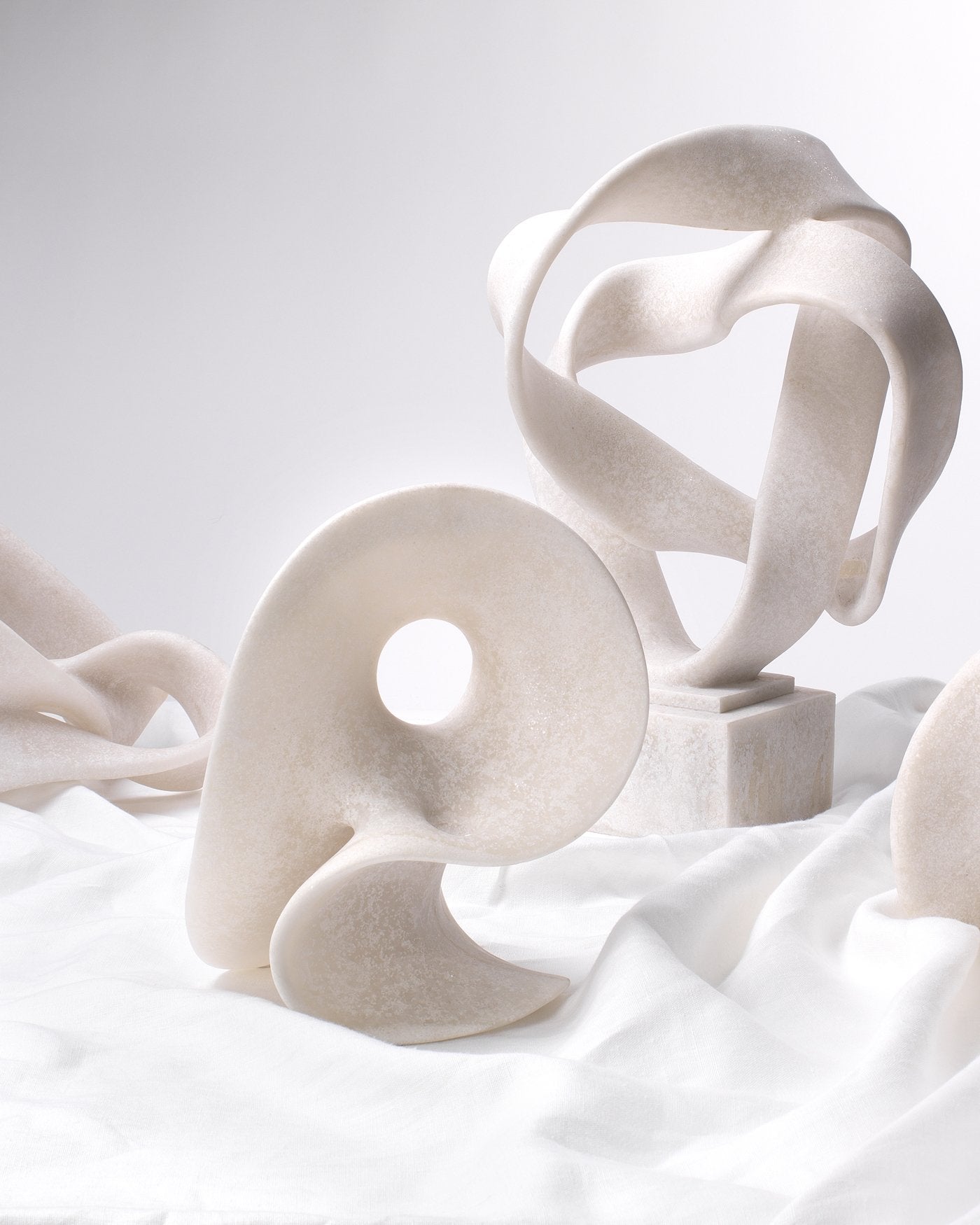 Jamie Young Amorphous Table Object, Large In Off White Resin