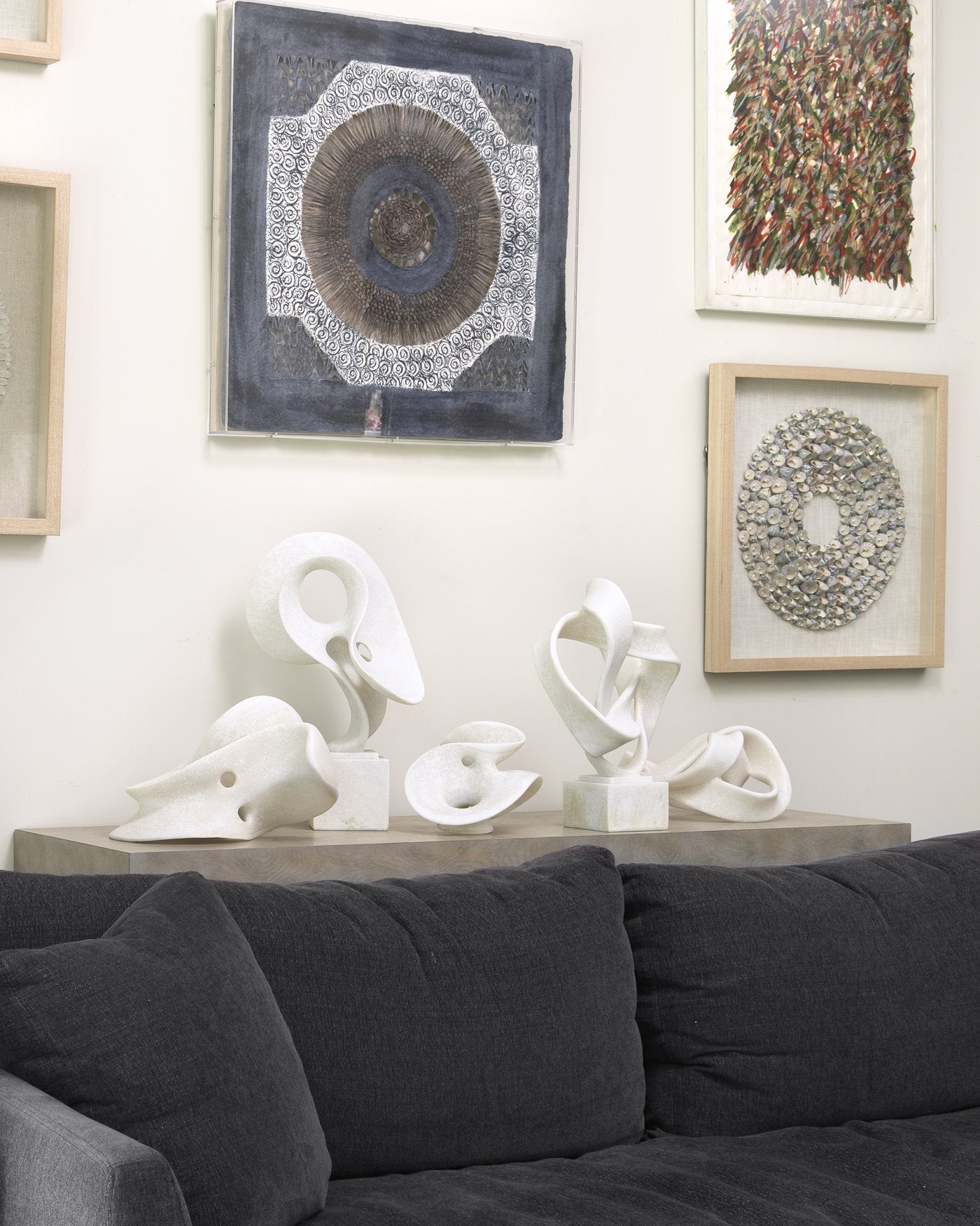 Jamie Young Obscure Object On Stand In Off White Resin