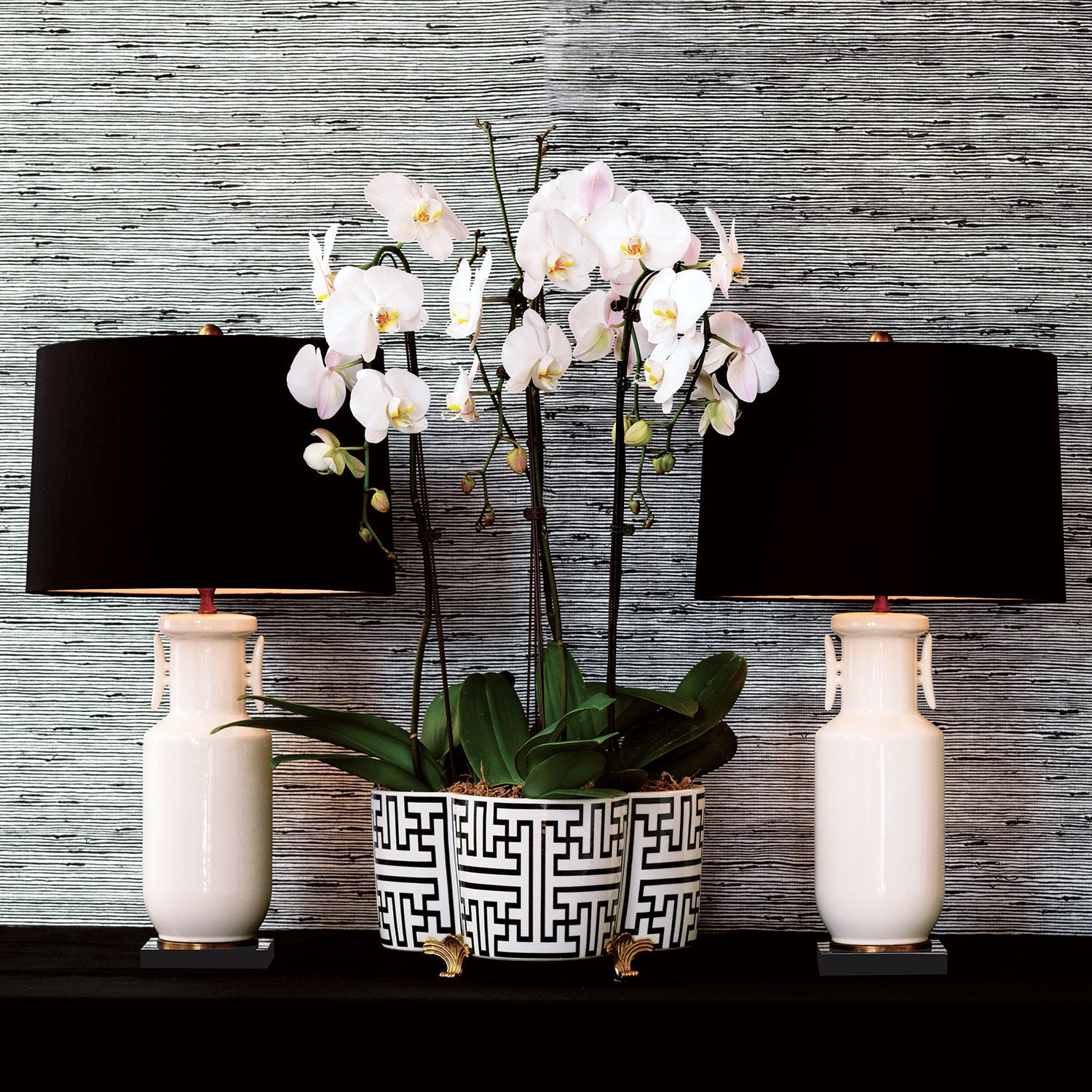 Port 68 Perry Planter, Black/White