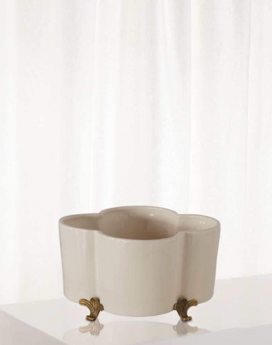 Port 68 Cream Quatrefoil Planter
