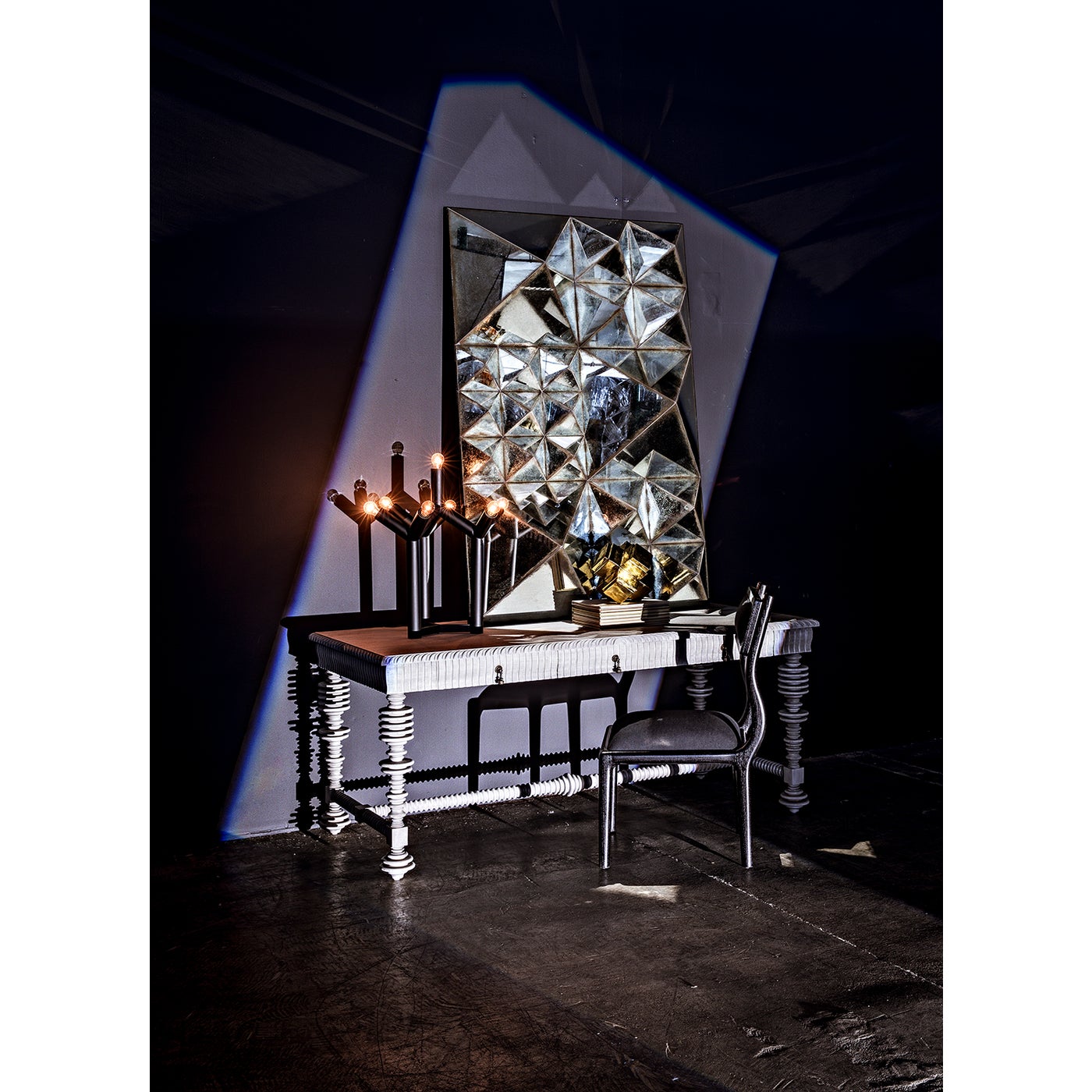 Noir Portuguese Desk, Solid White