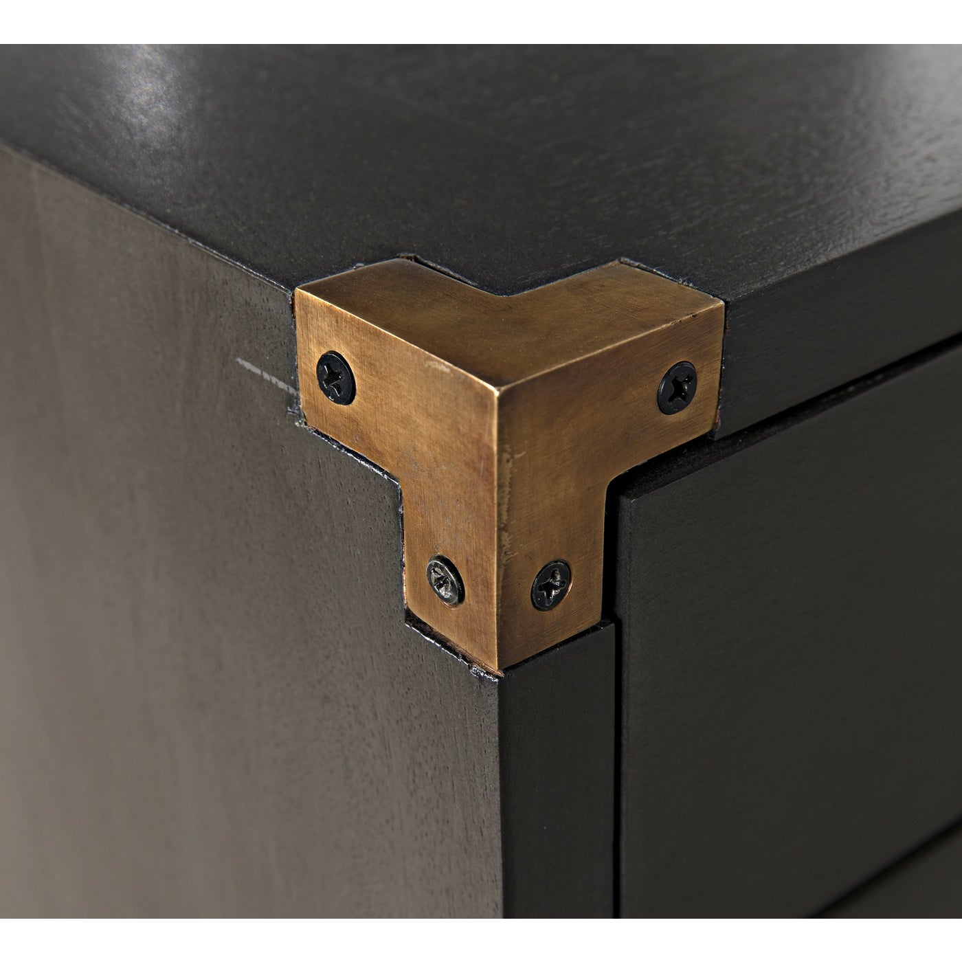 Noir Campaign Chest, Pale